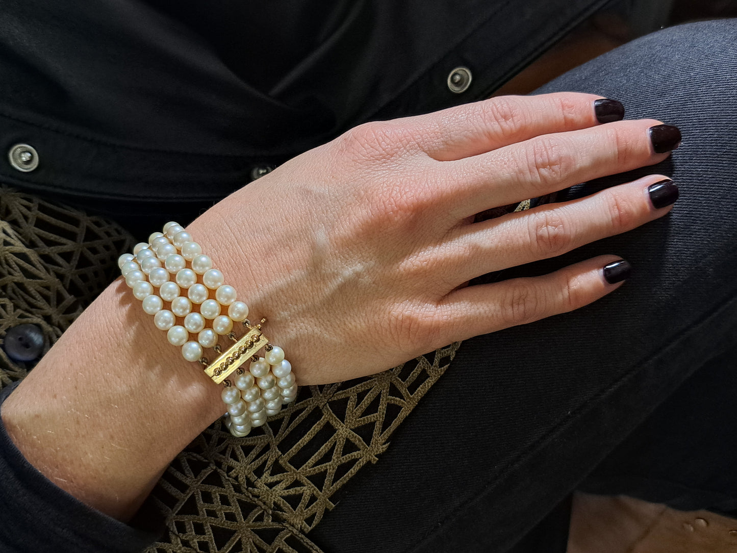 Pulsera europea, cuatro hileras con perlas cultivadas. Cierre corredizo de oro.
