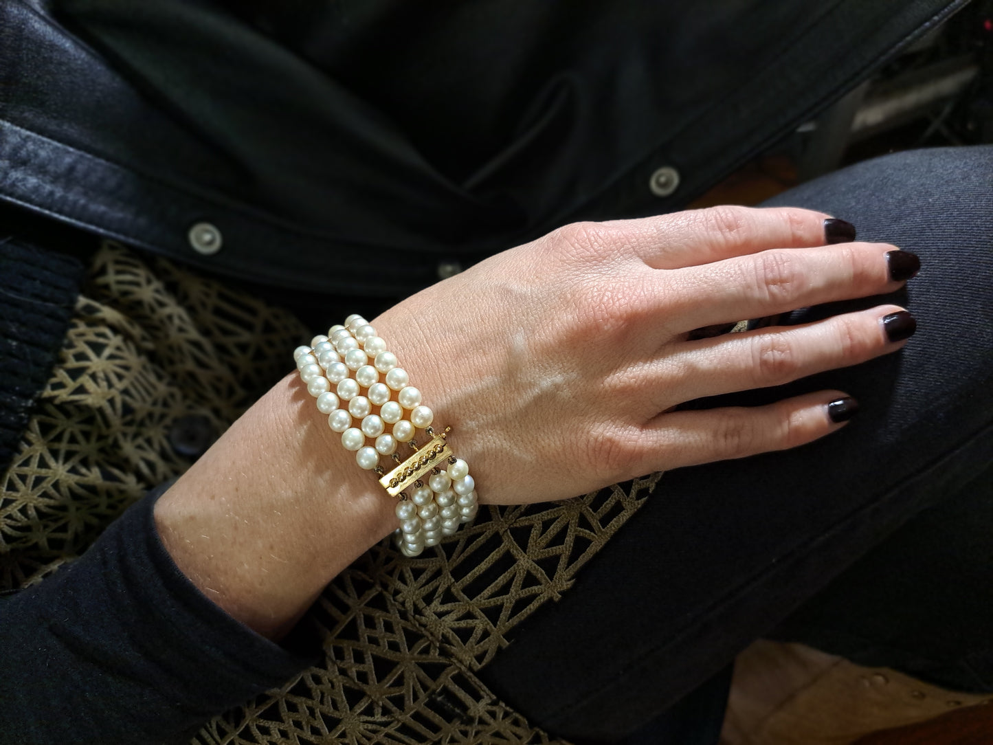Pulsera europea, cuatro hileras con perlas cultivadas. Cierre corredizo de oro.