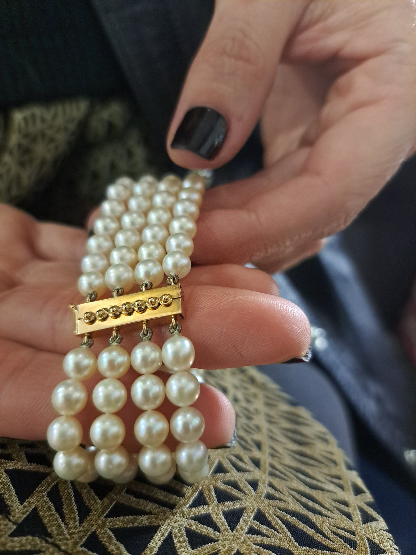 Pulsera europea, cuatro hileras con perlas cultivadas. Cierre corredizo de oro.