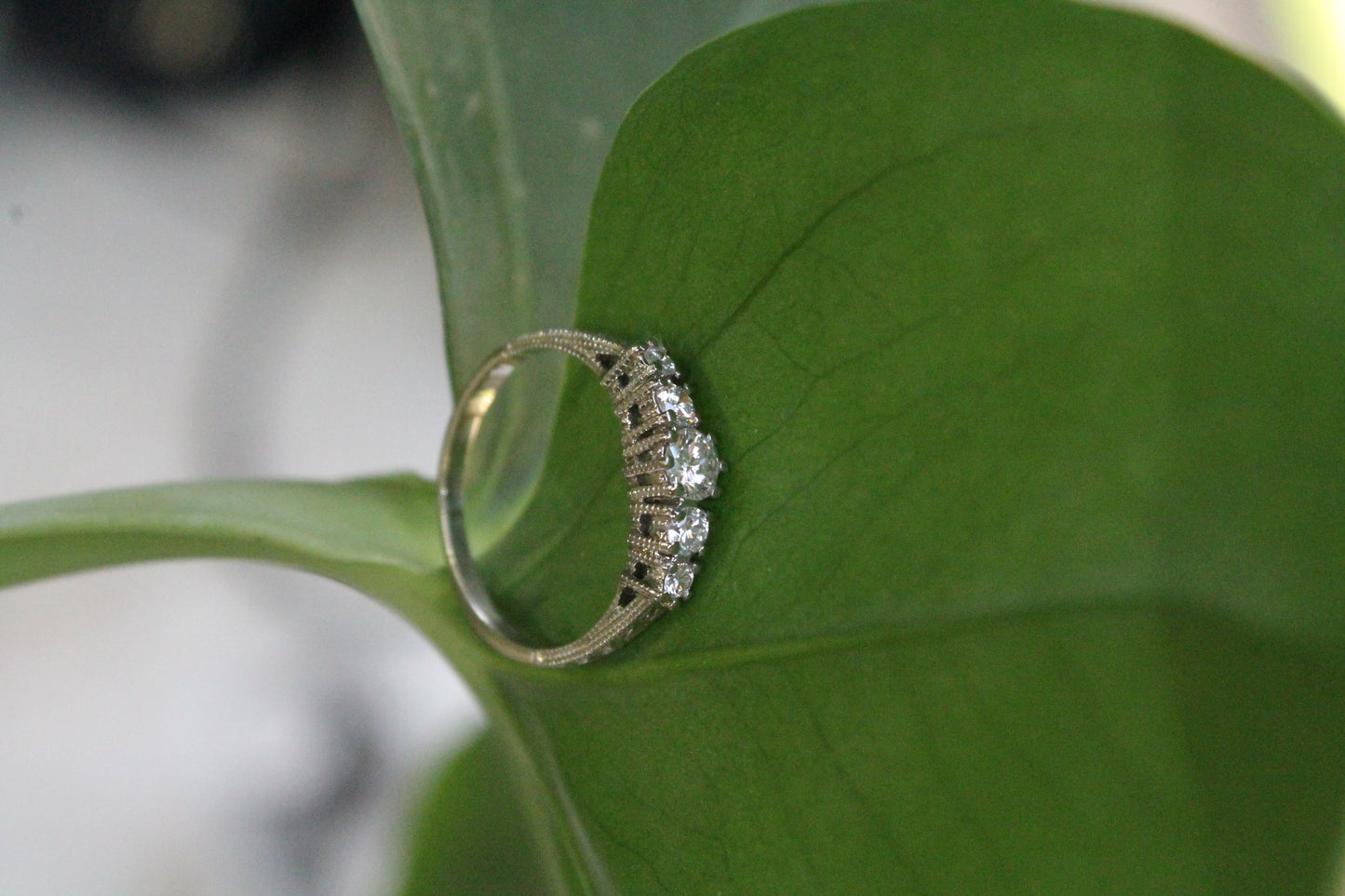 Anillo a pedido, hecho a mano, platino y brillantes.