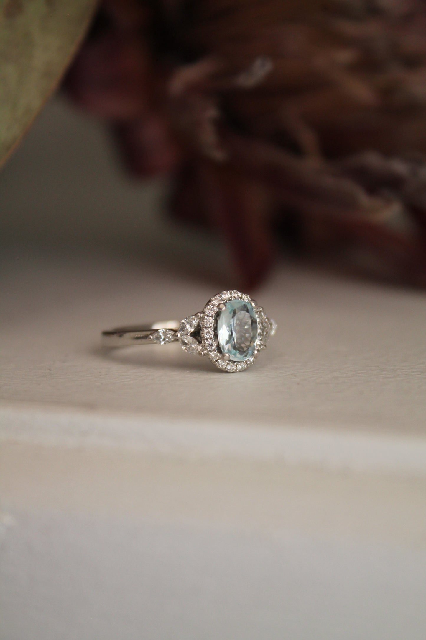 Anillo oro blanco, aguamarina y brillantes