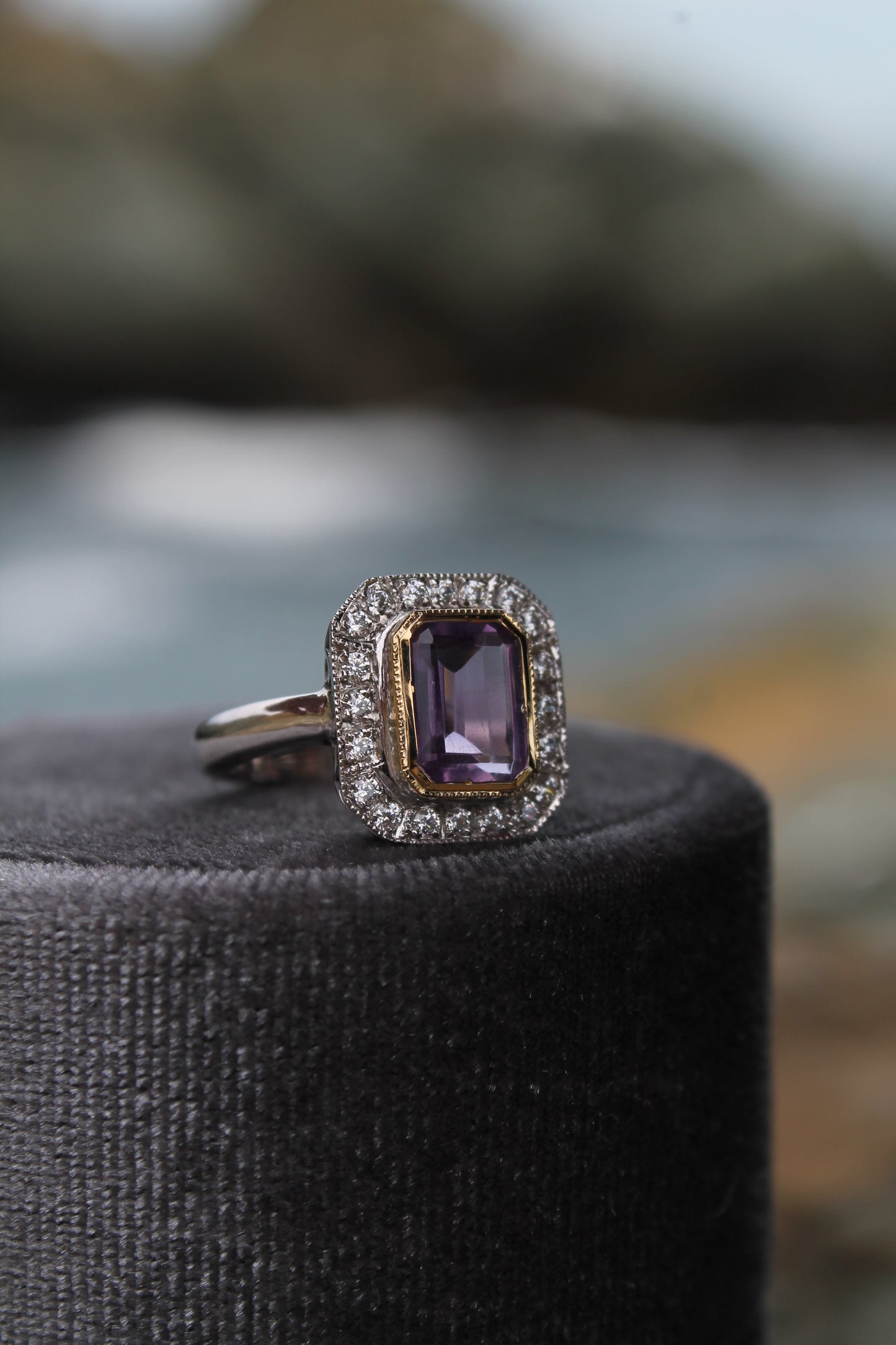 Anillo hecho a mano, plata 925, oro amarillo 18k, cuarzo amatista y zirconitas.
