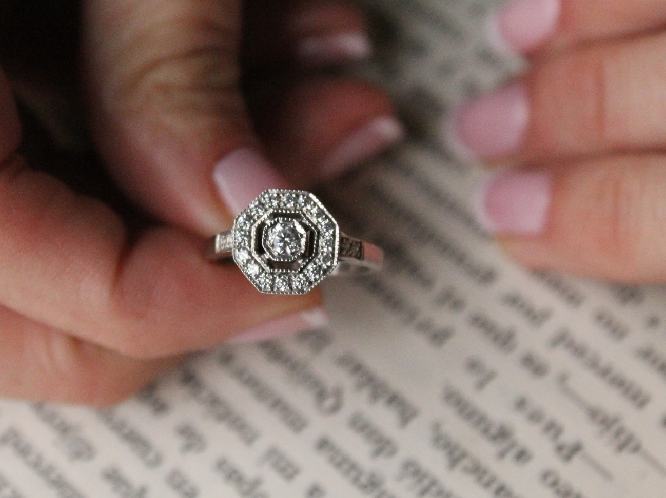 Anillo a pedido, hecho a mano, hexagonal, plata 925, rodio platino y zirconitas.