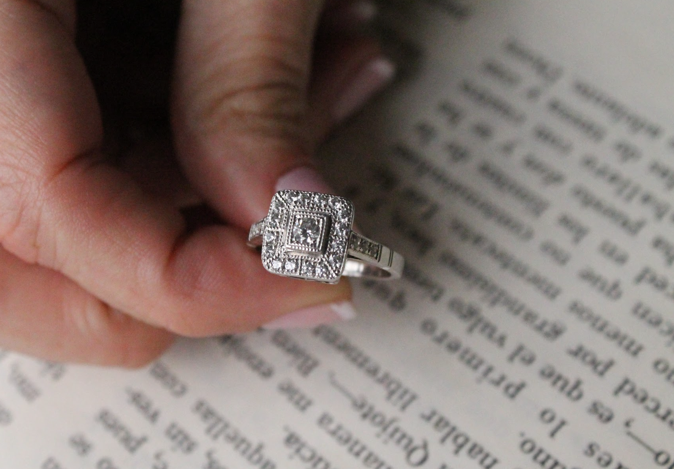 Anillo hecho a mano, plata 925, rodio platino y zirconitas.