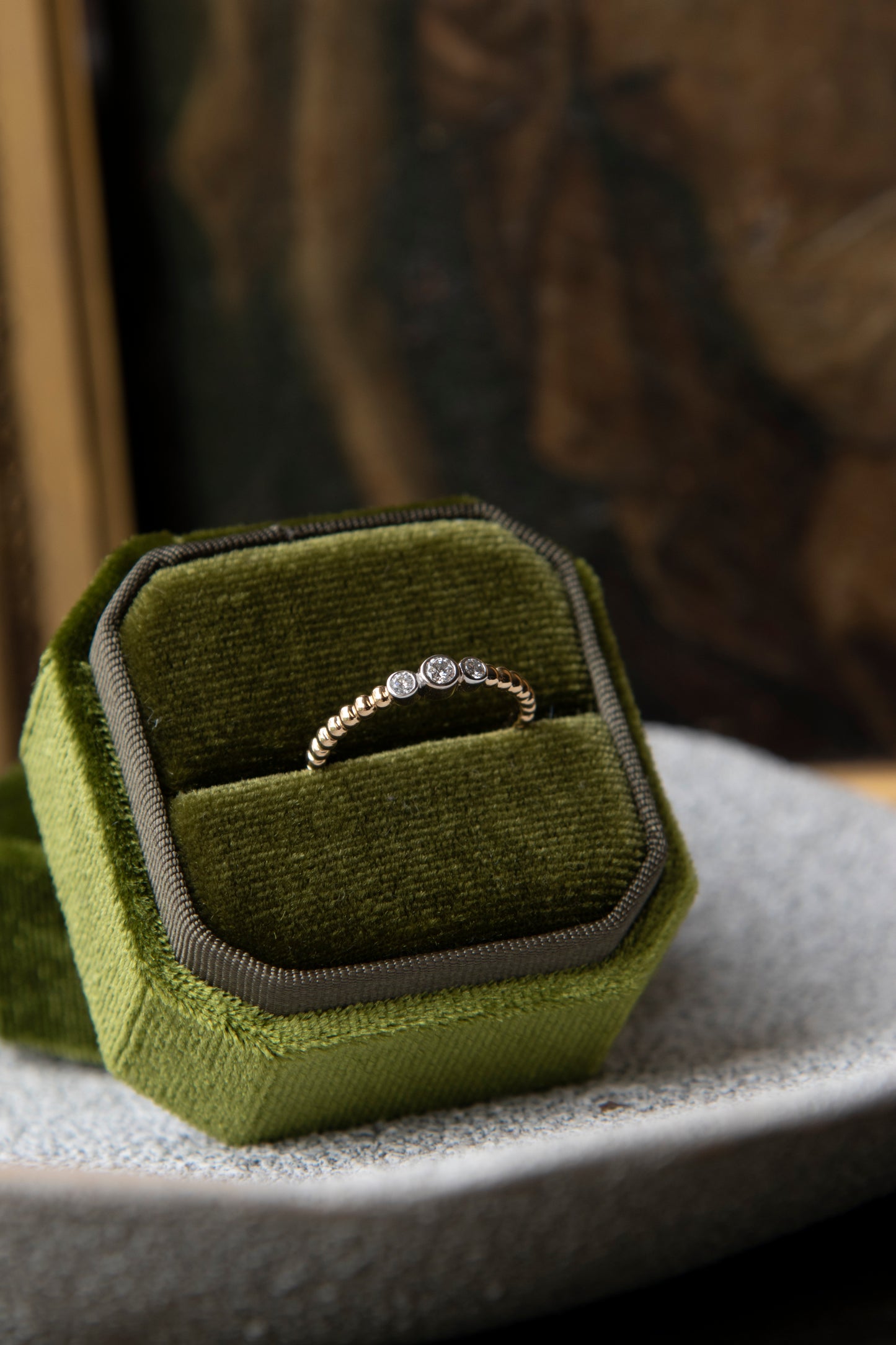 Anillo modelo tricillo, oro amarillo y brillantes