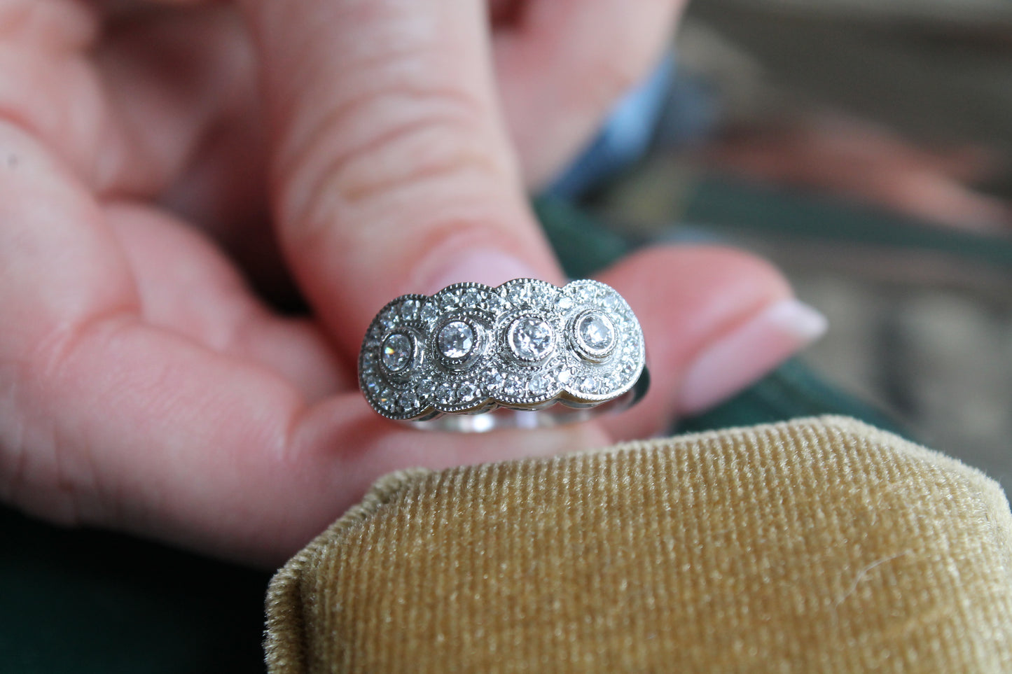 Anillo hecho a mano y a pedido, plata 925, rodio platino y zirconitas.