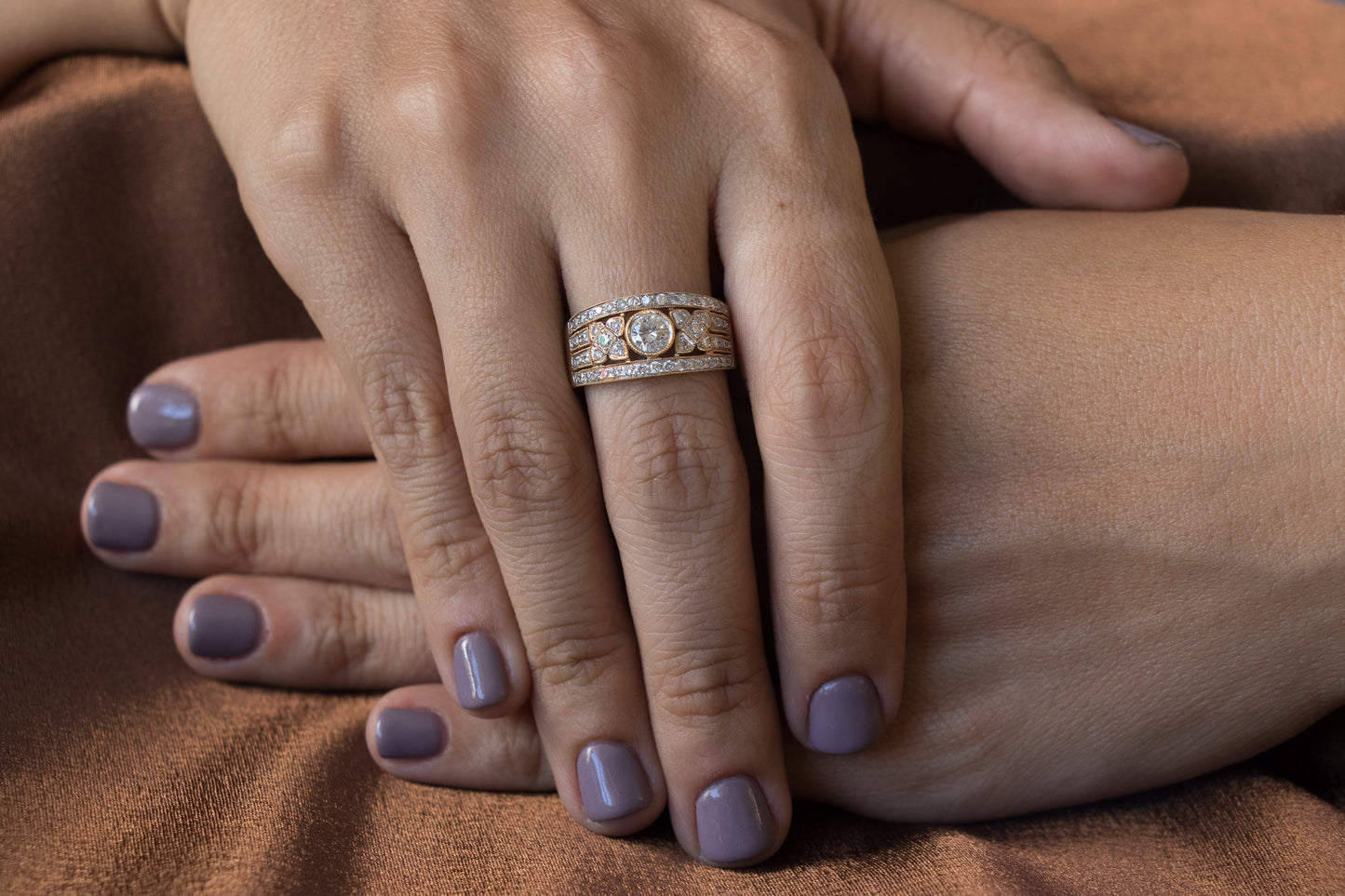 Anillo floral europeo, hecho a mano, oro amarillo y brillantes.
