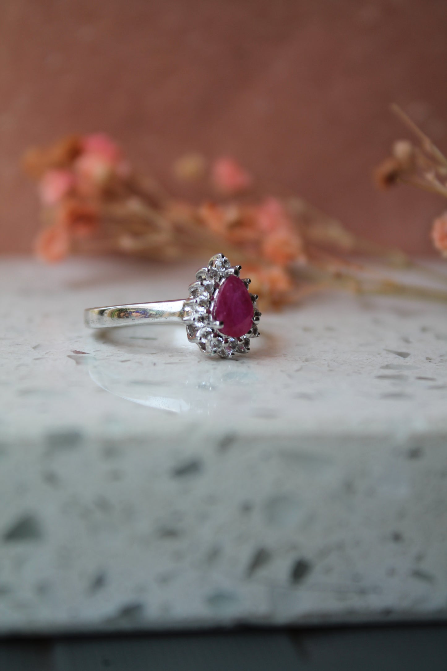 Anillo plata 925, rubí y zirconitas