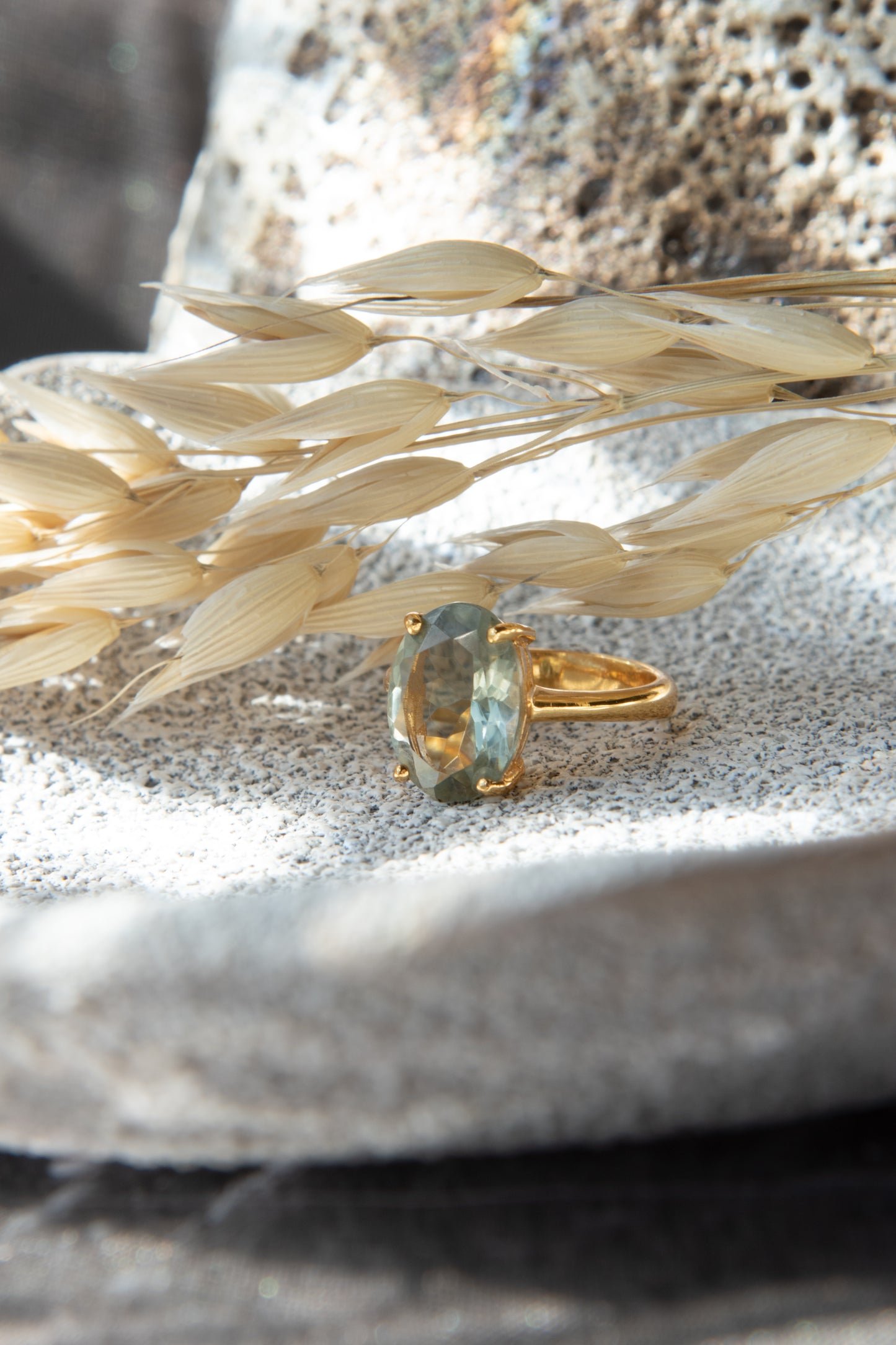 Anillo plata 925 enchapado en oro y cuarzo amatista