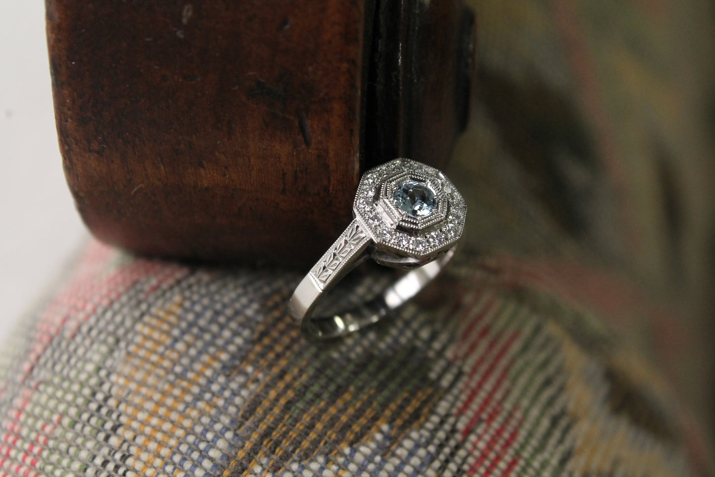 Anillo a pedido, hecho a mano, platino, aguamarina y brillantes.