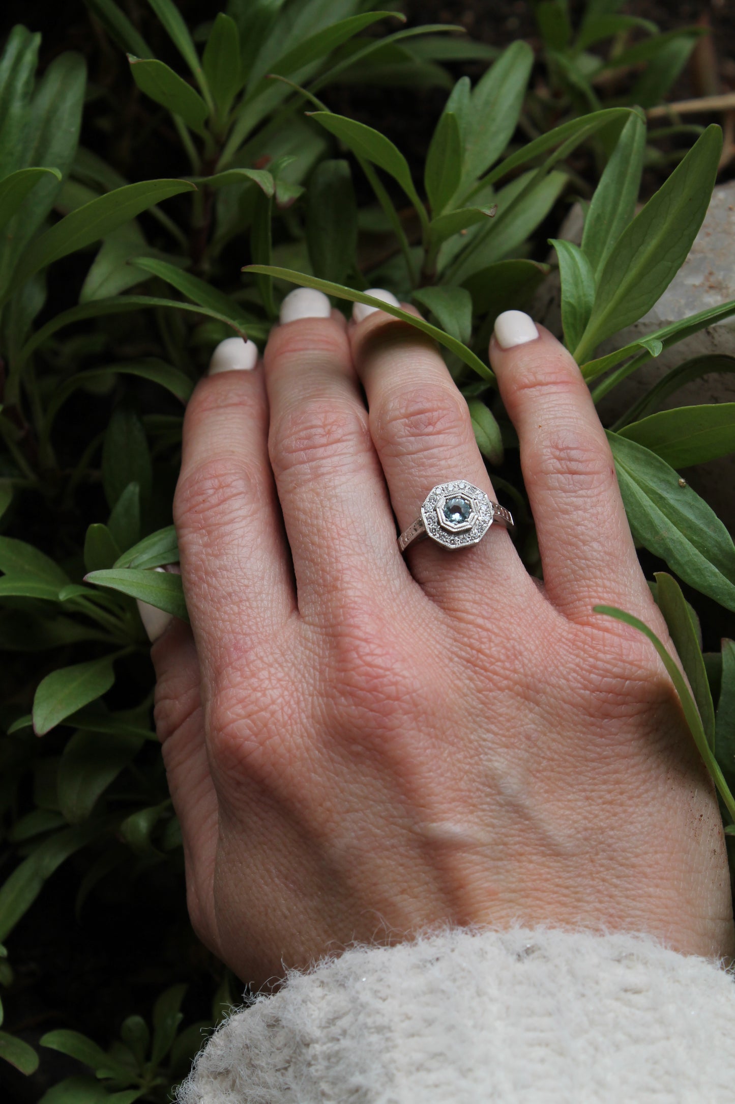 Anillo a pedido, hecho a mano, platino, aguamarina y brillantes.