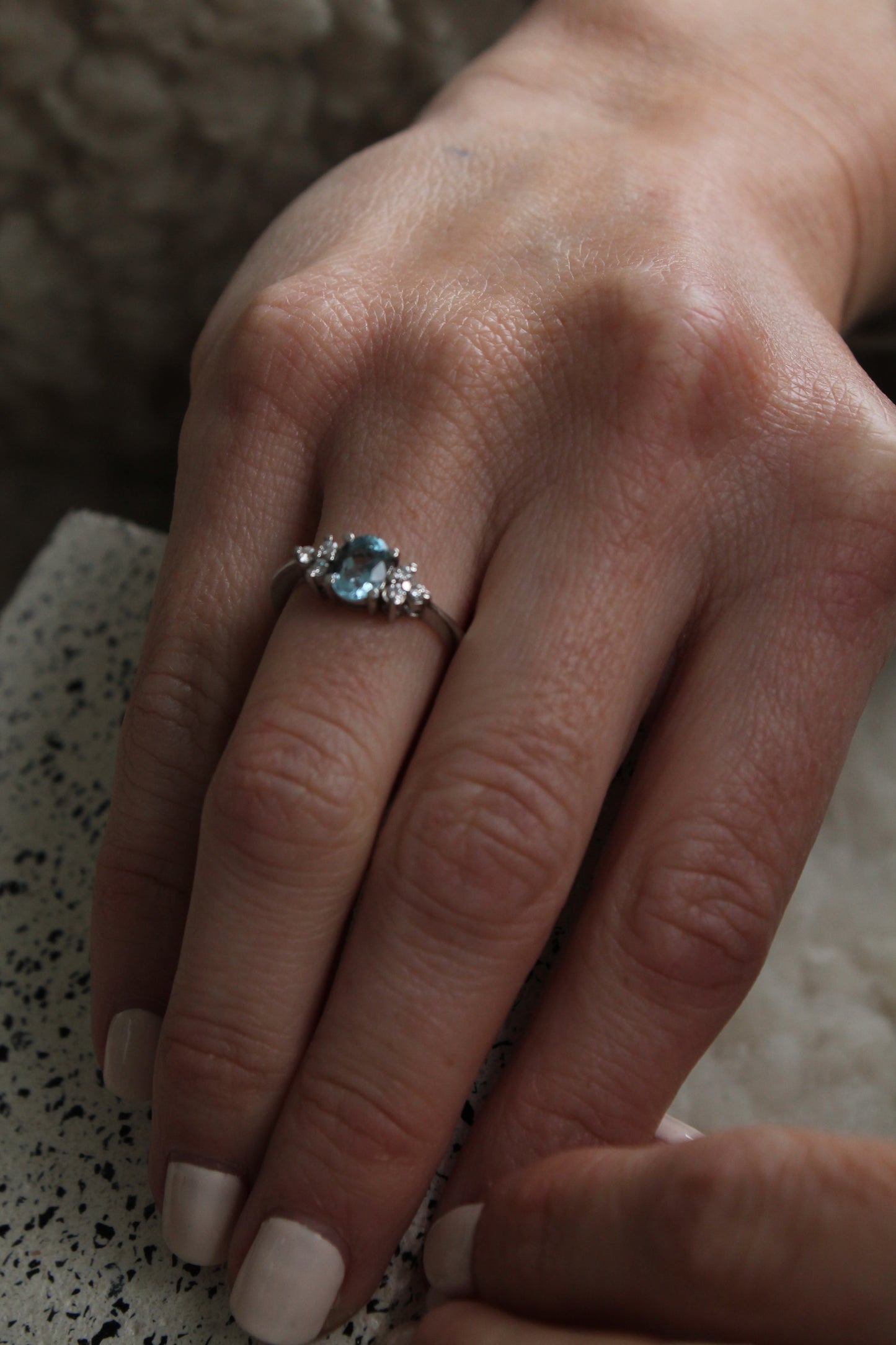 Anillo a pedido, hecho a mano, platino, aguamarina y brillantes.