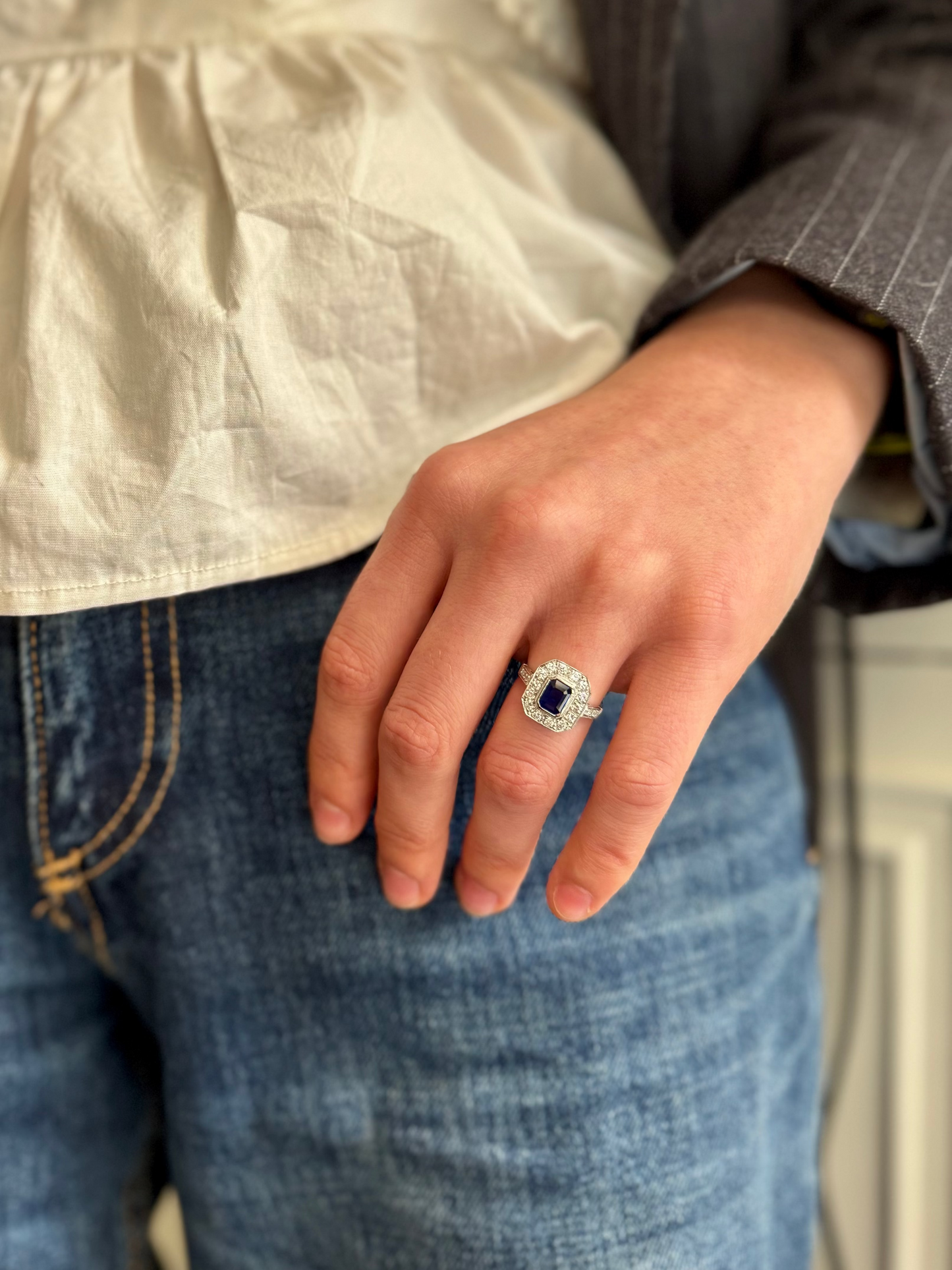 Anillo a pedido, hecho a mano, platino, zafiro y brillantes