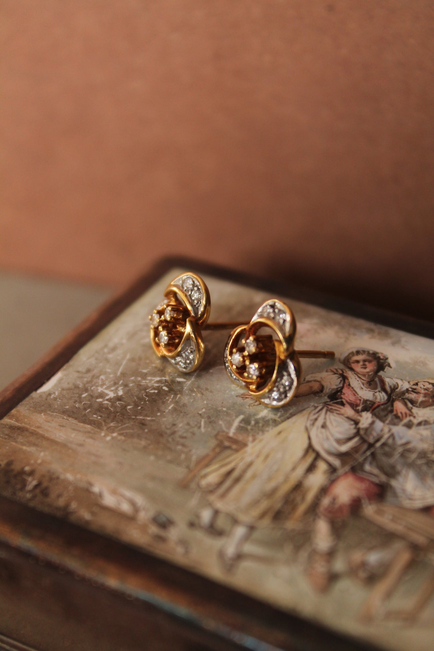 Aros oro amarillo y brillantes