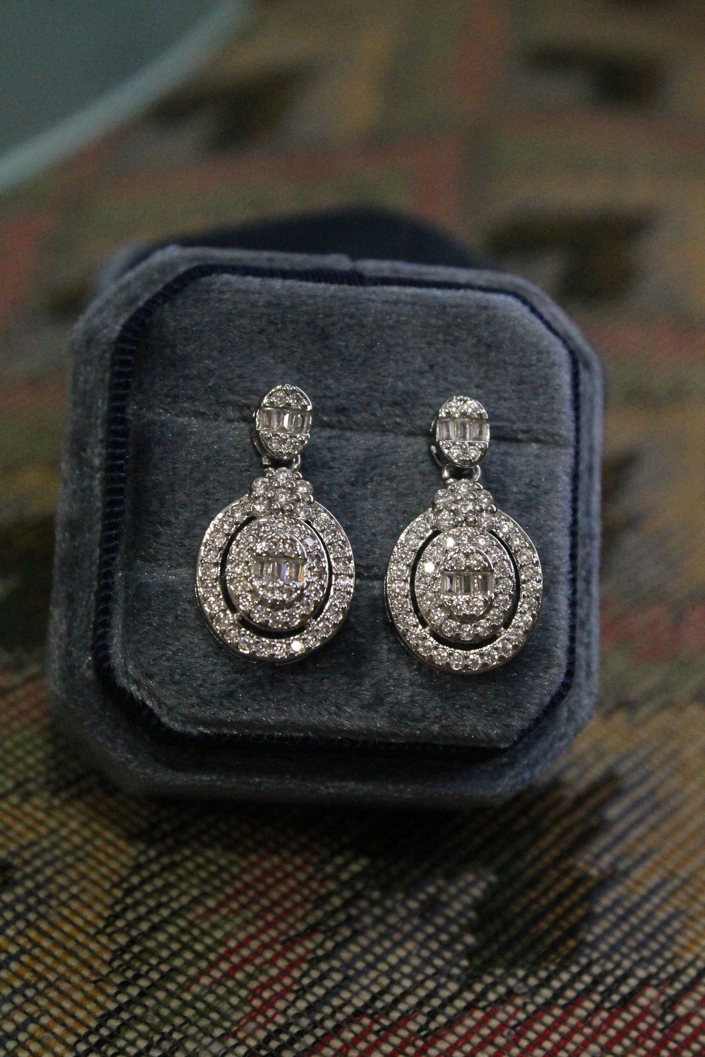 Aros fancy, plata fina 925 y zirconitas talla brillante y baguette.