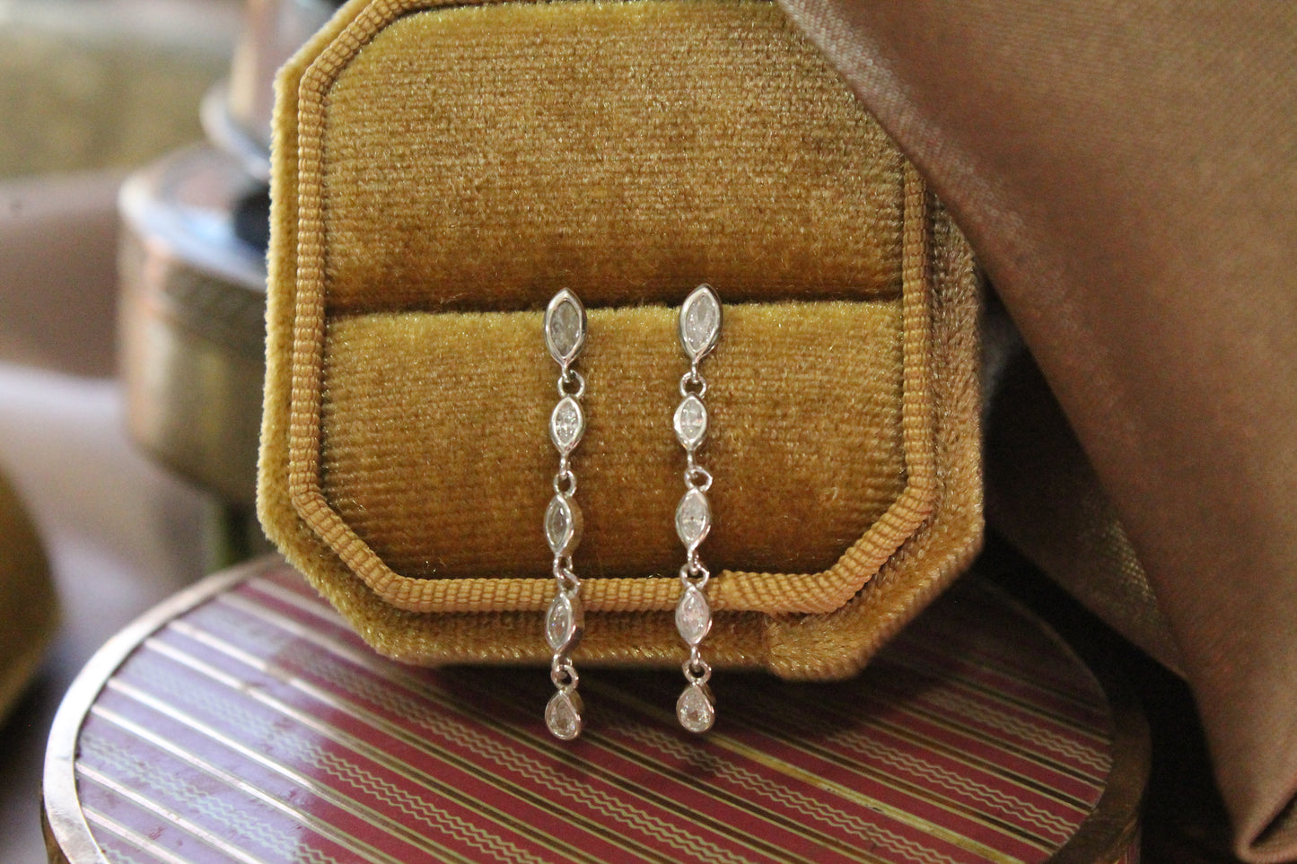 Aros alargados en gotas, plata 925 y zirconitas.