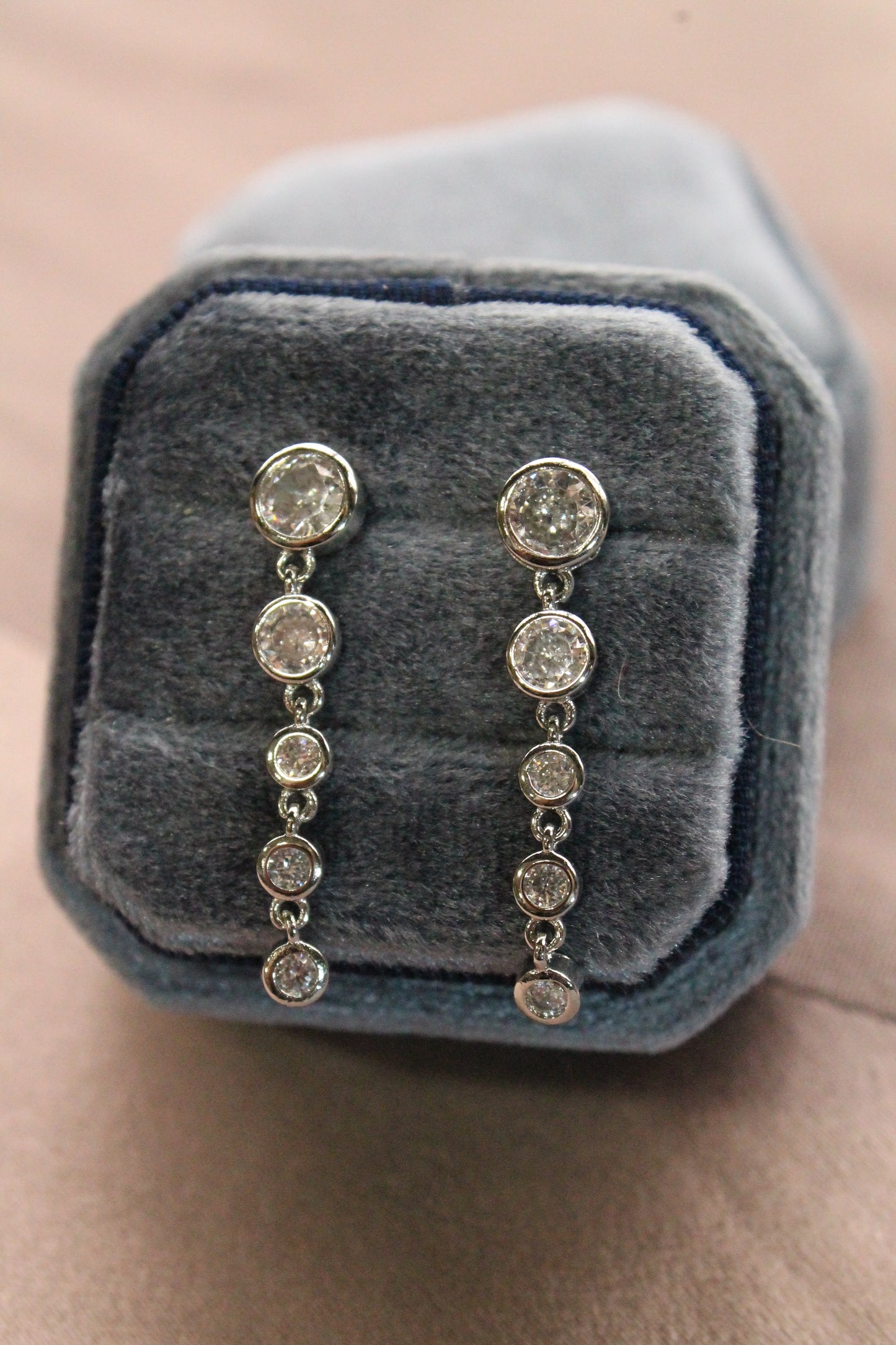 Aros colgantes en circulos, plata 925 y zirconitas.