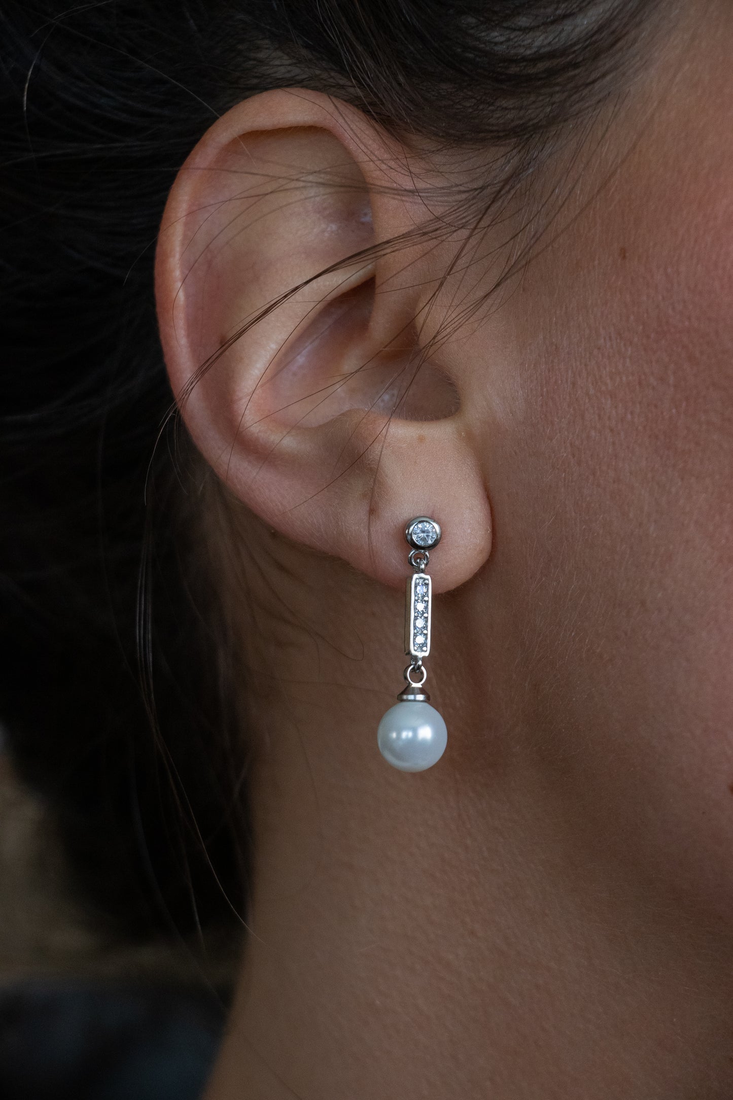 Aros colgantes, plata fina 925 y zirconitas incoloras.