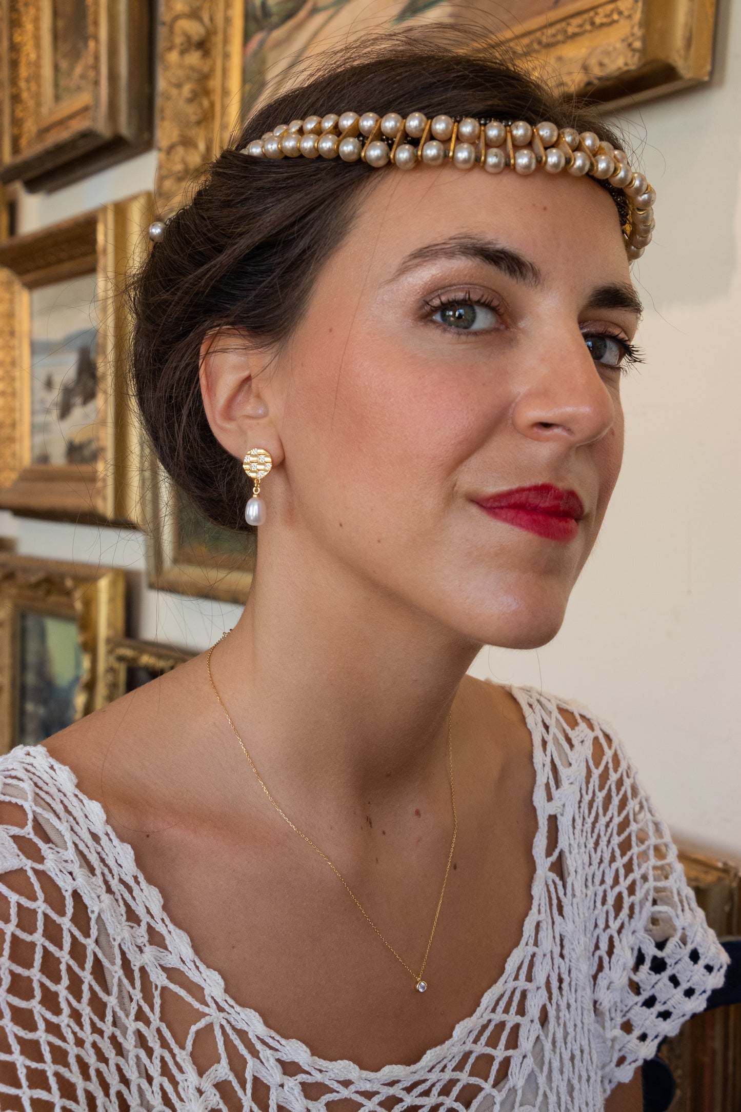 Aros con perlas de agua dulce, plata 925, enchapado en oro y zirconitas.