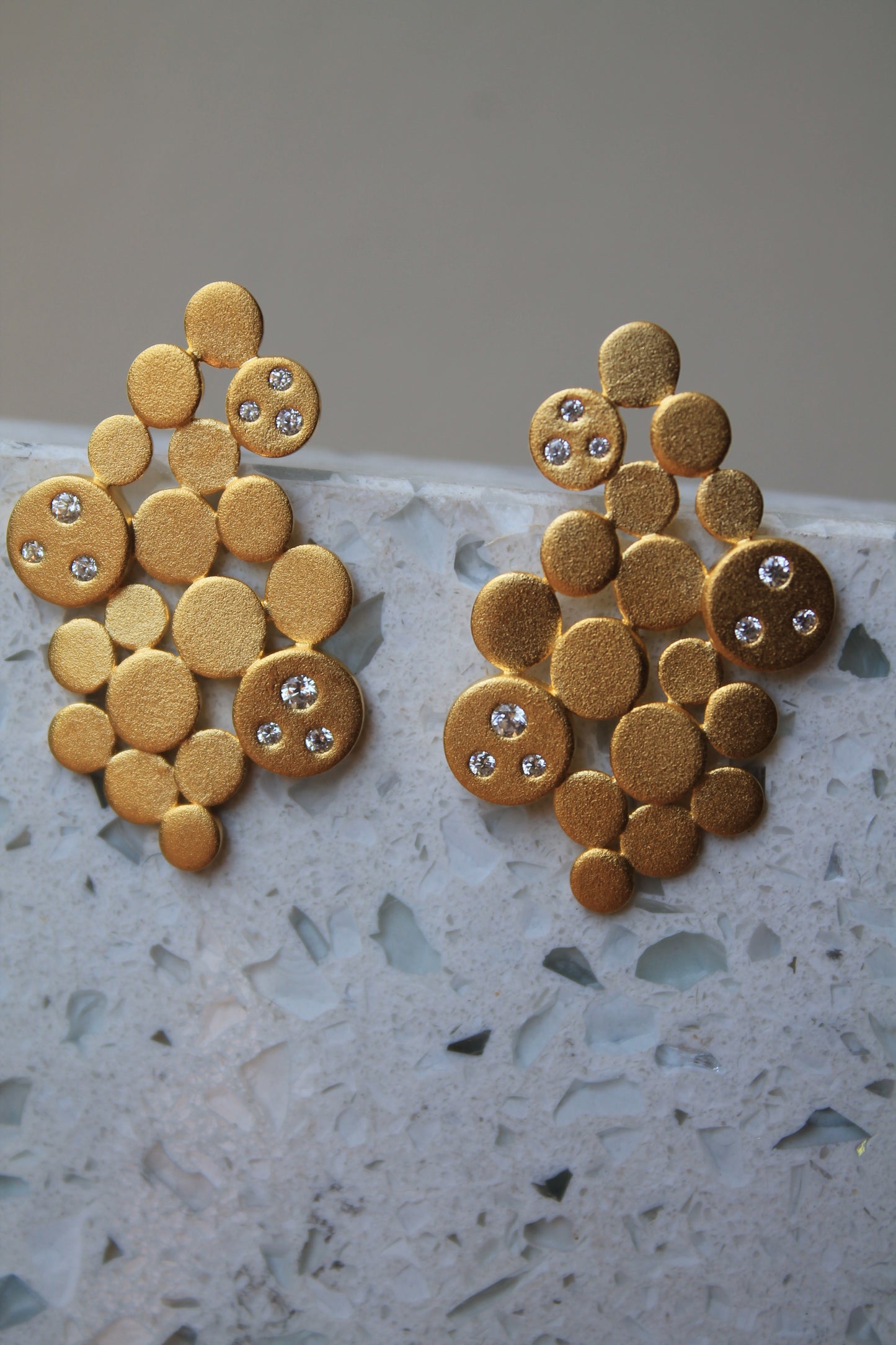 Aros metal plata 925, enchape de oro y zirconitas