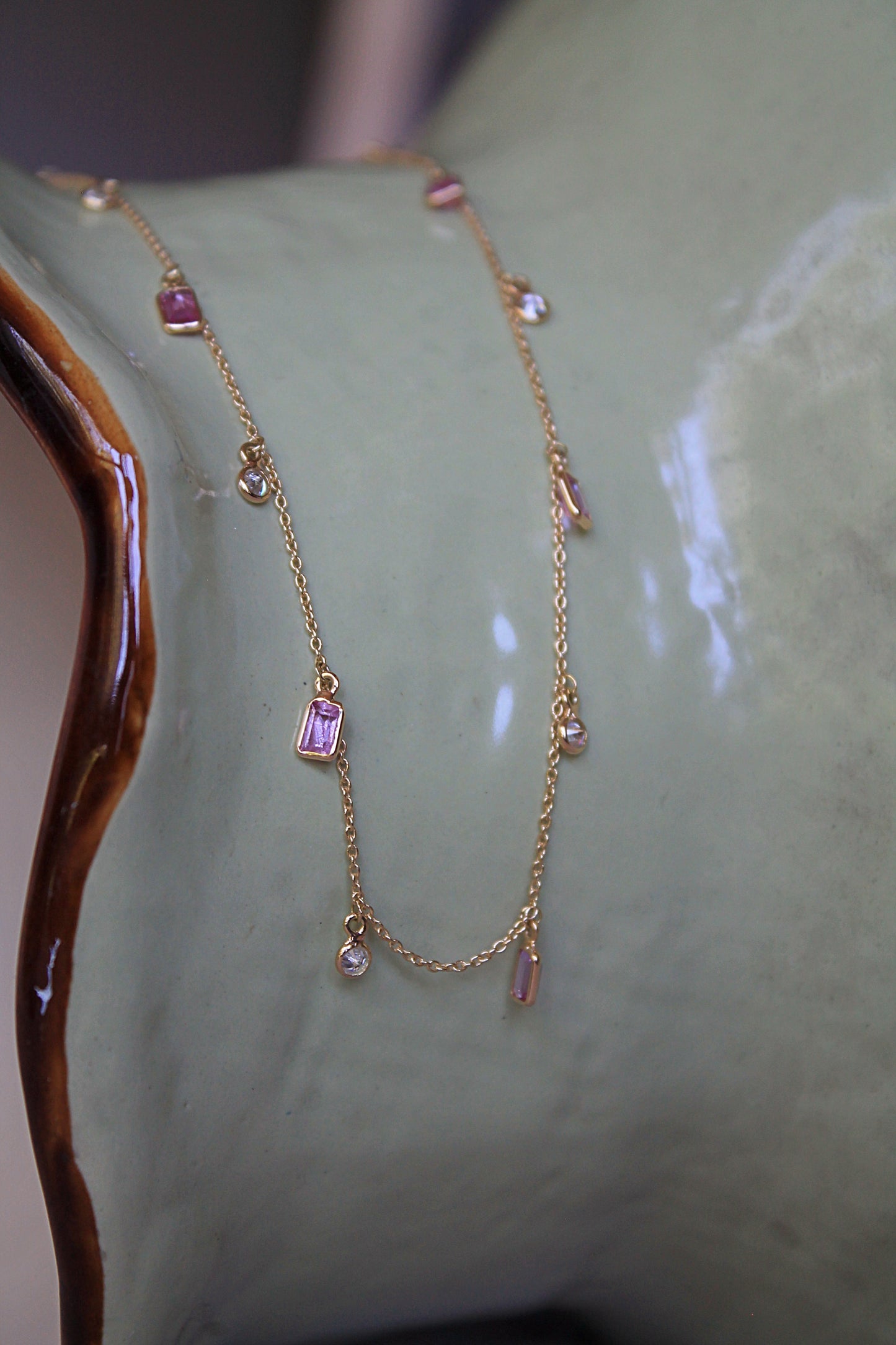 Collas borlas de oro amarillo, turmalinas y brillantes