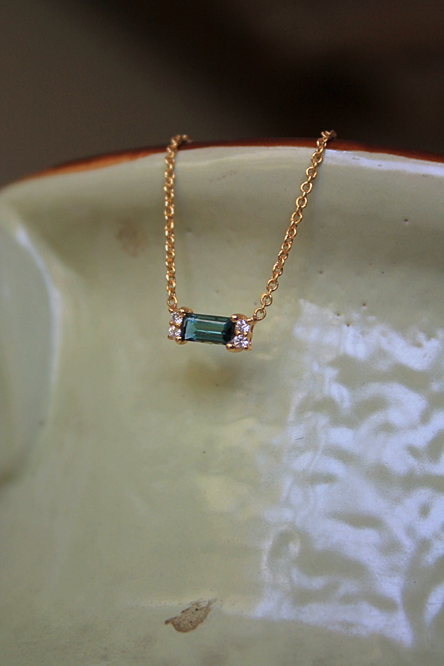 Collar de oro amarillo, turmalina y brillantes