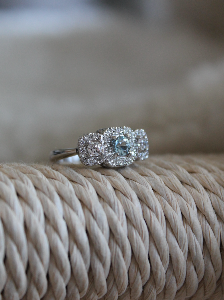 Anillo a pedido, hecho a mano, platino, aguamarina y brillantes.