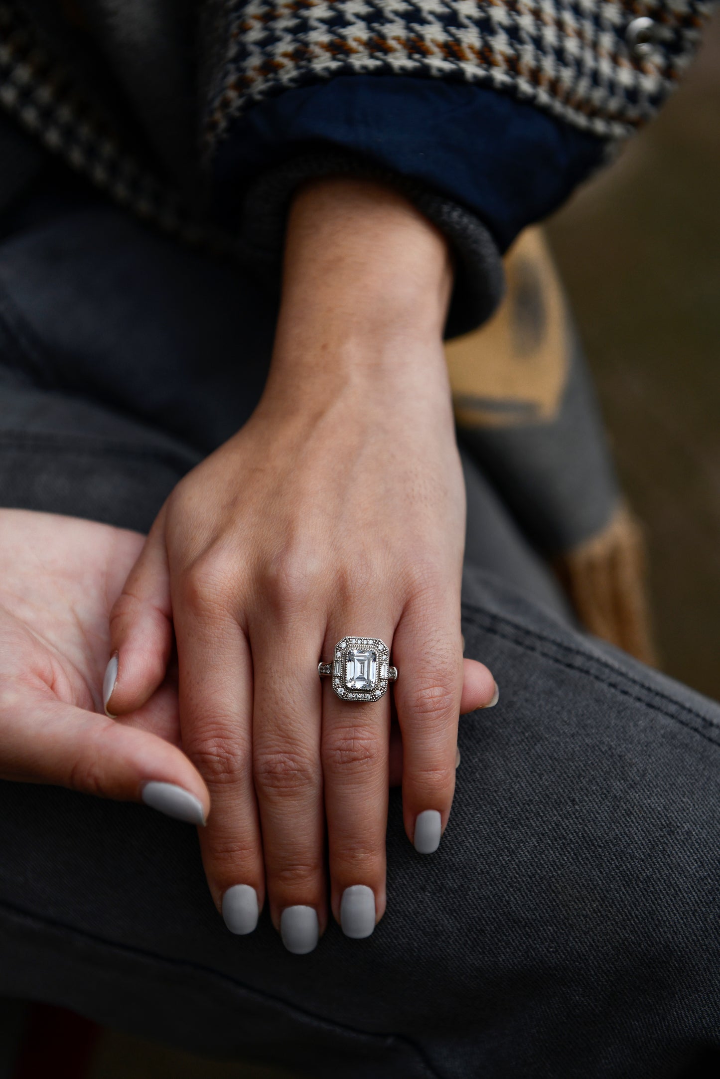 Anillo modelo octogonal, plata 925, Moissanita central rodeada por zirconitas.
