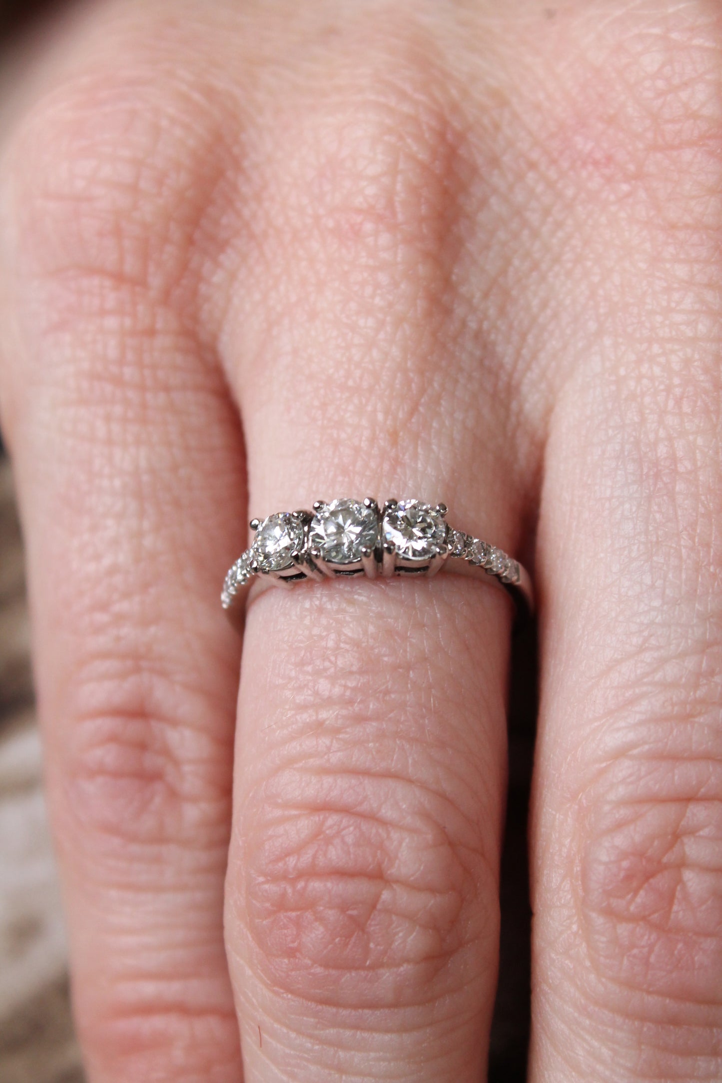 Anillo modelo tricillo a pedido, hecho a mano de platino y brillantes.