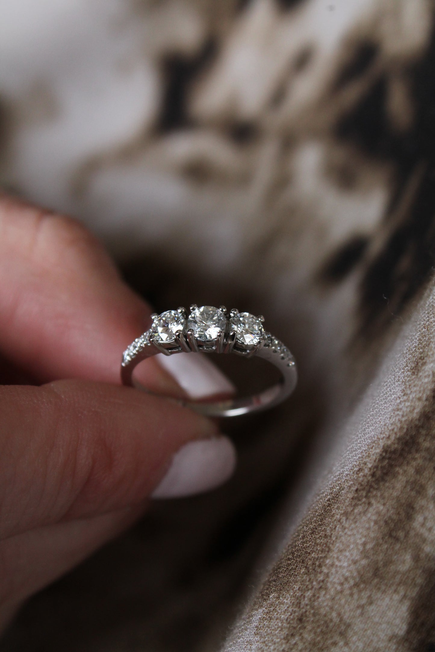 Anillo modelo tricillo a pedido, hecho a mano de platino y brillantes.