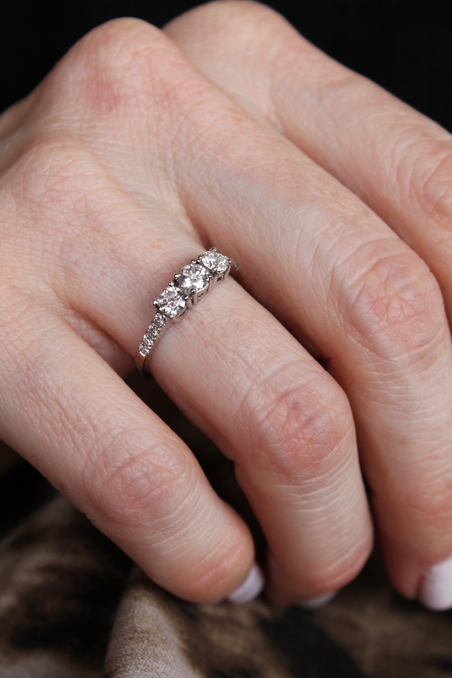 Anillo modelo tricillo a pedido, hecho a mano de platino y brillantes.