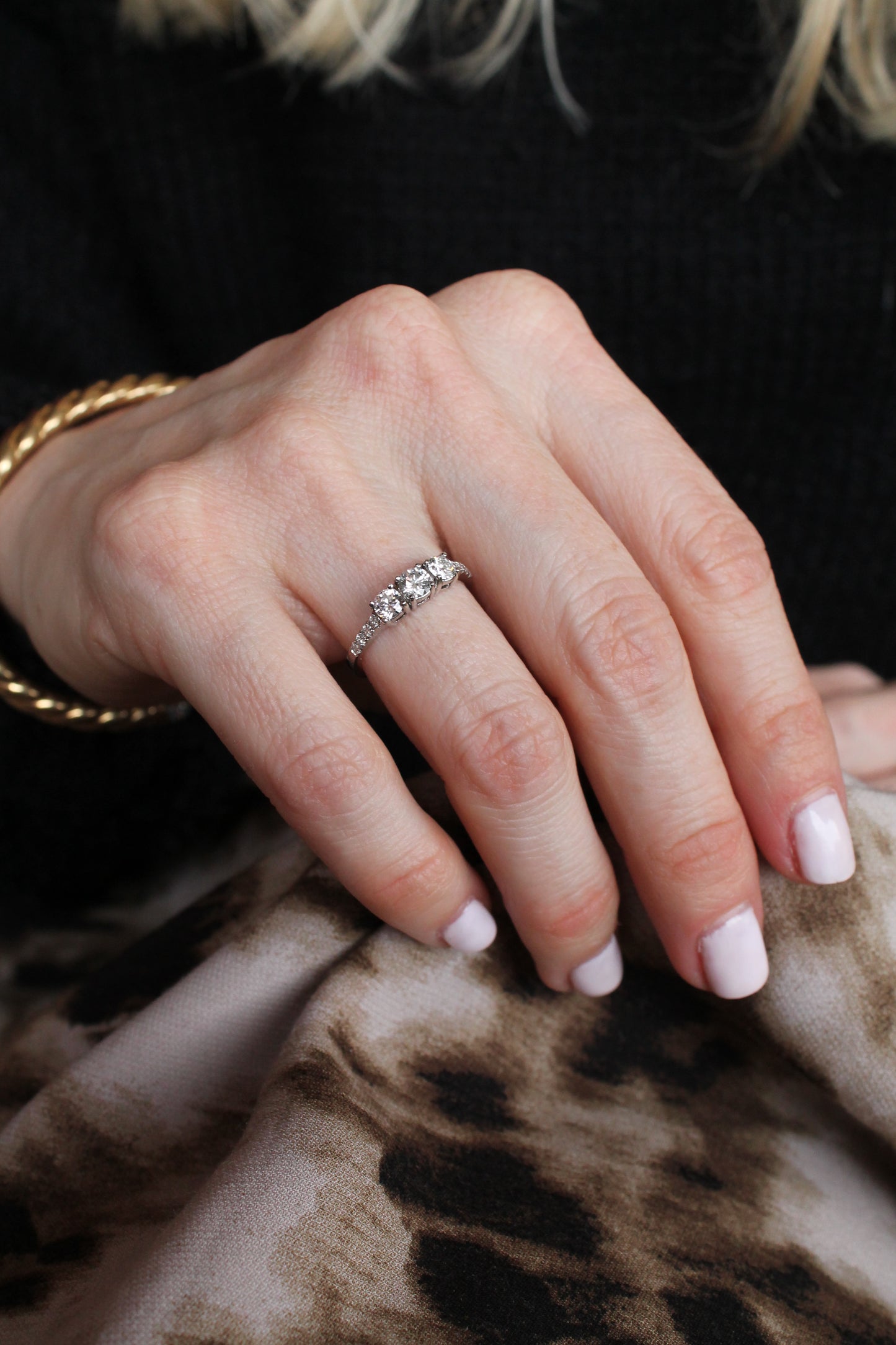 Anillo modelo tricillo a pedido, hecho a mano de platino y brillantes.