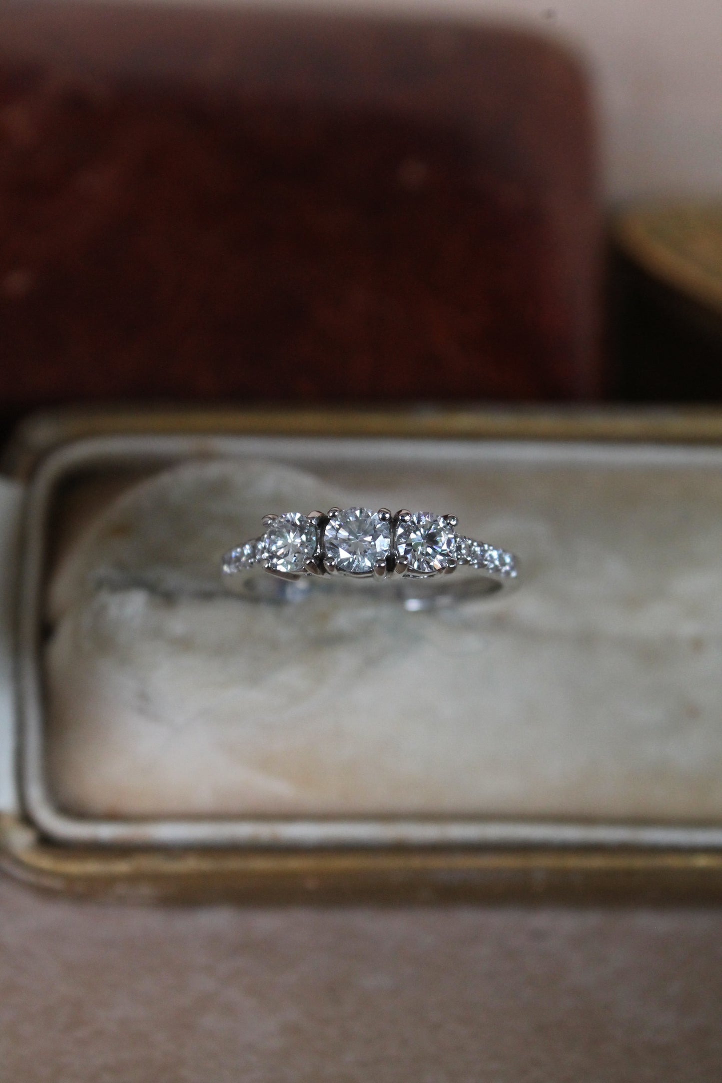 Anillo modelo tricillo a pedido, hecho a mano de platino y brillantes.