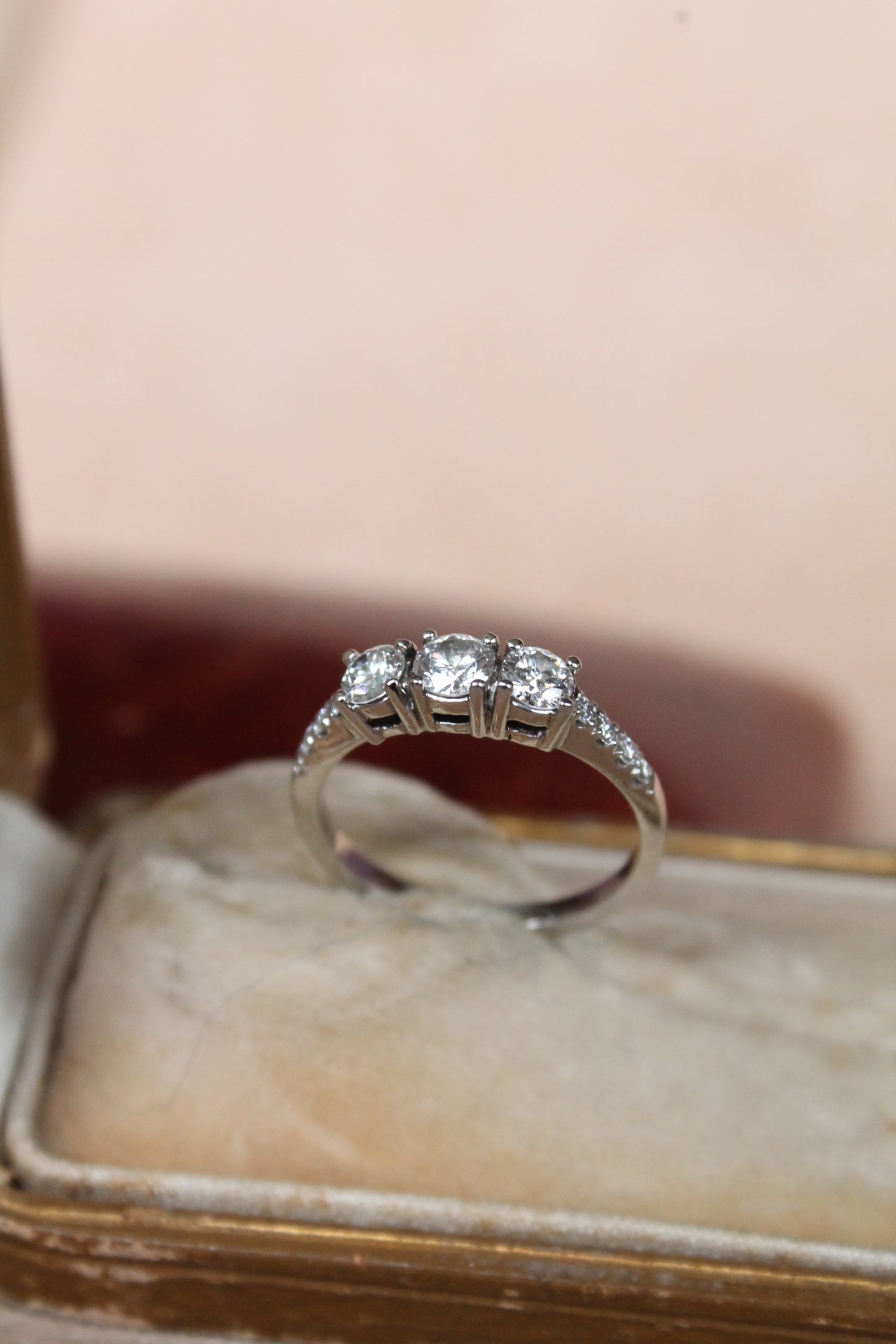 Anillo modelo tricillo a pedido, hecho a mano de platino y brillantes.
