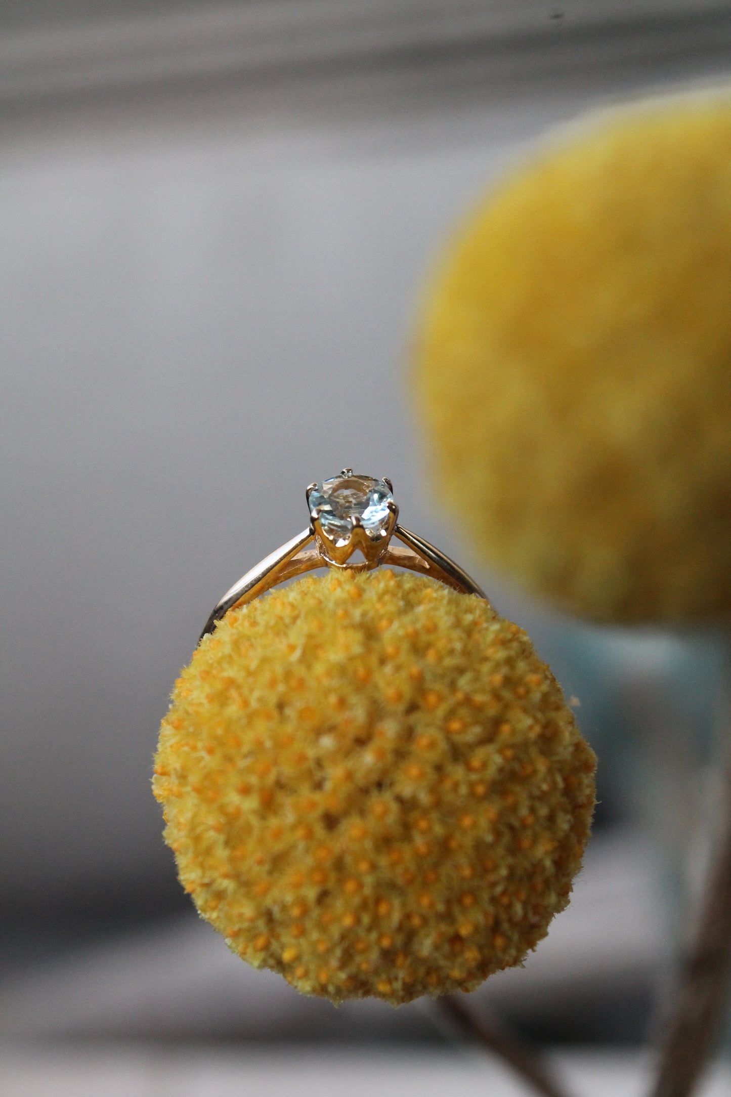 Anillo a pedido, hecho a mano, oro amarillo y aguamarina.