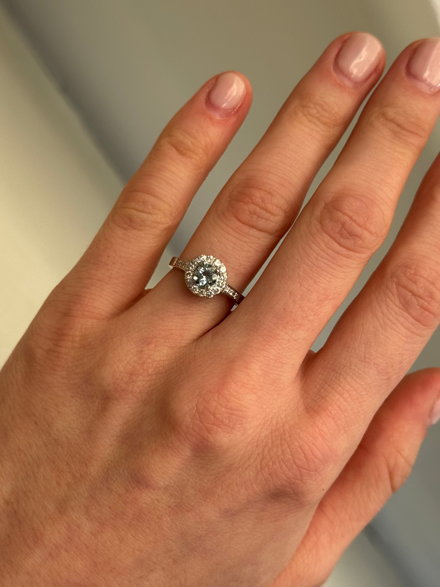 Anillo hecho a mano, platino, aguamarina y brillantes
