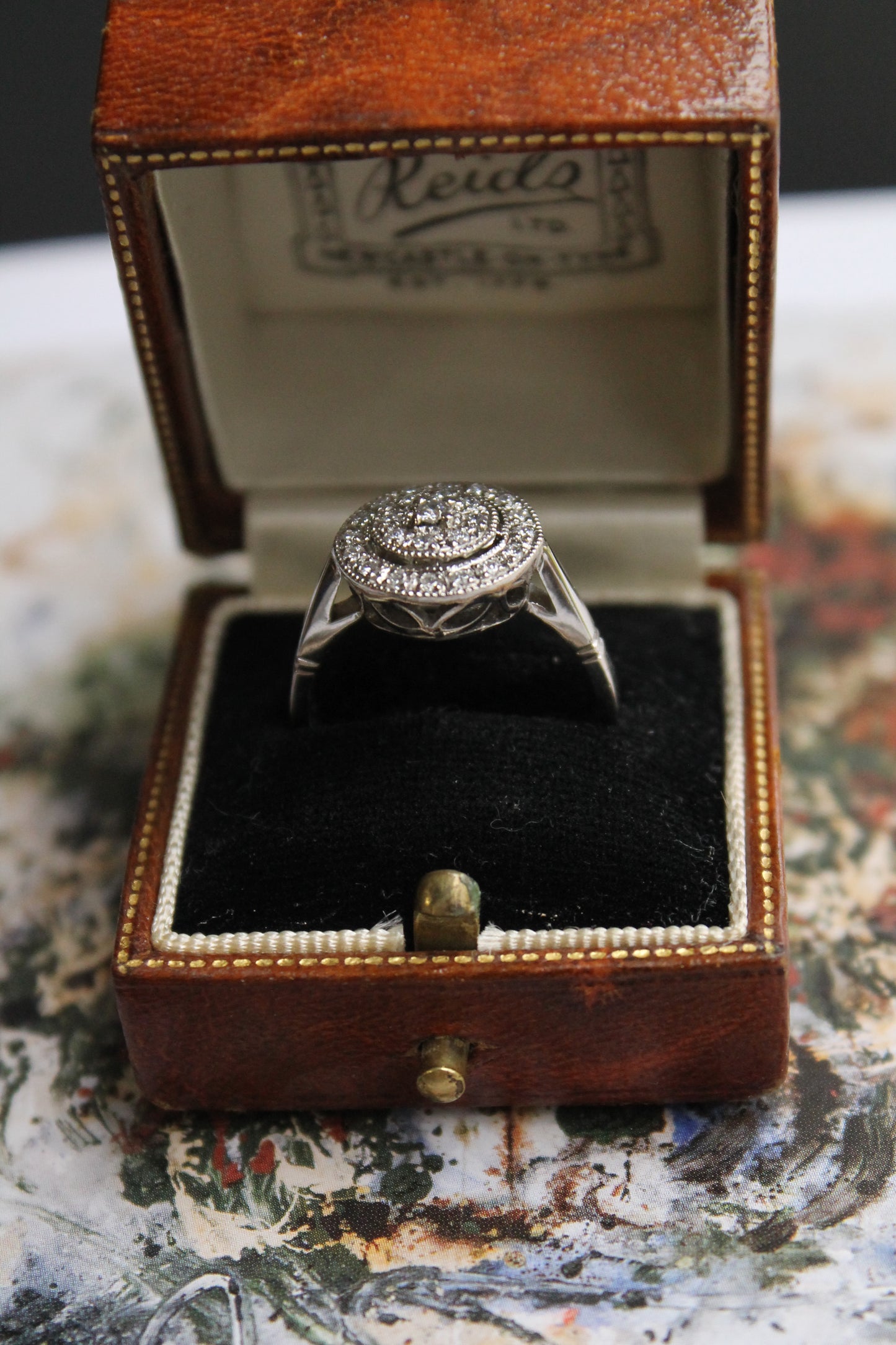 Anillo modelo doble halo a pedido, hecho a mano, platino y brillantes