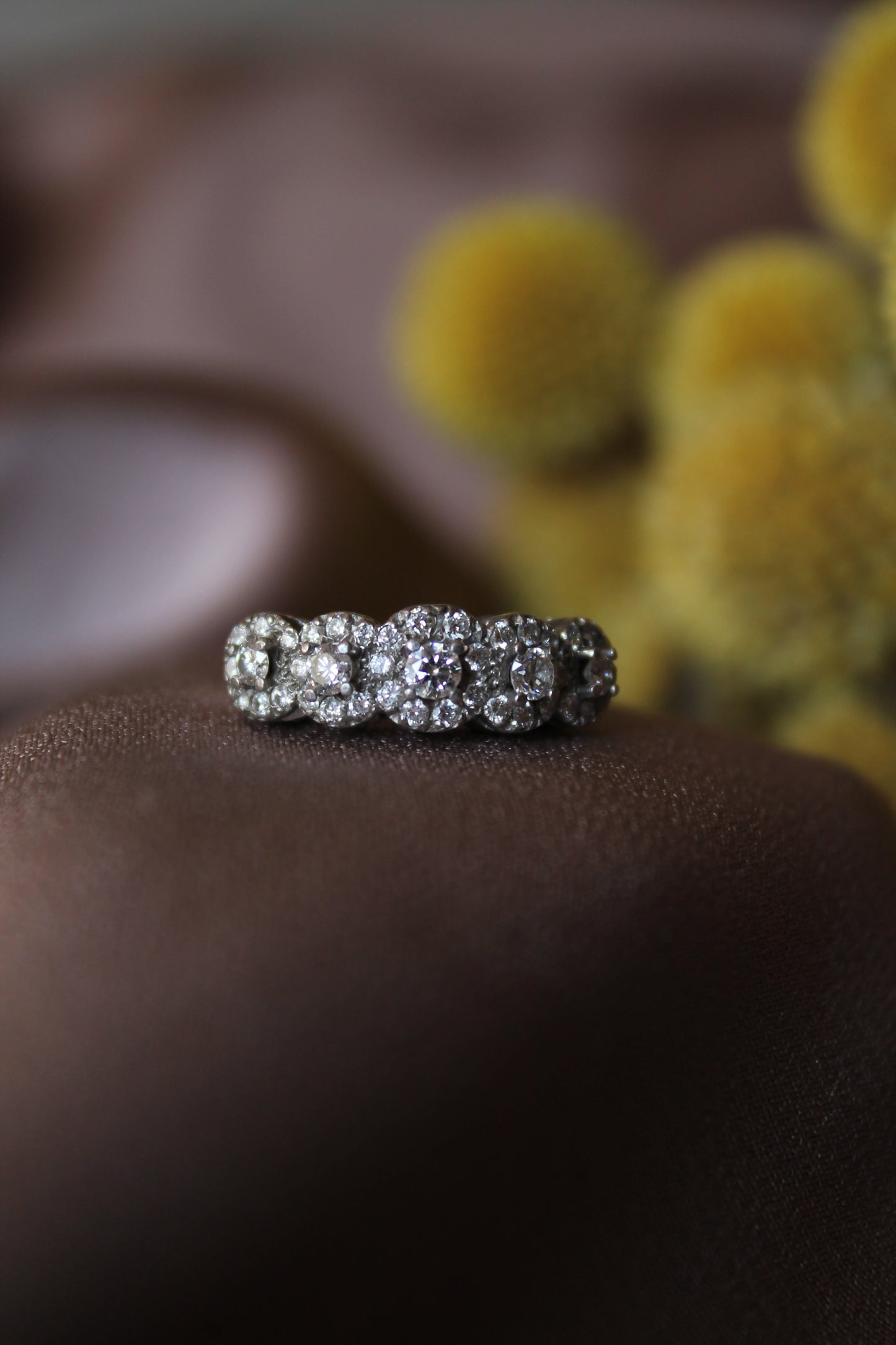 Anillo a pedido, hecho a mano, platino y brillantes.