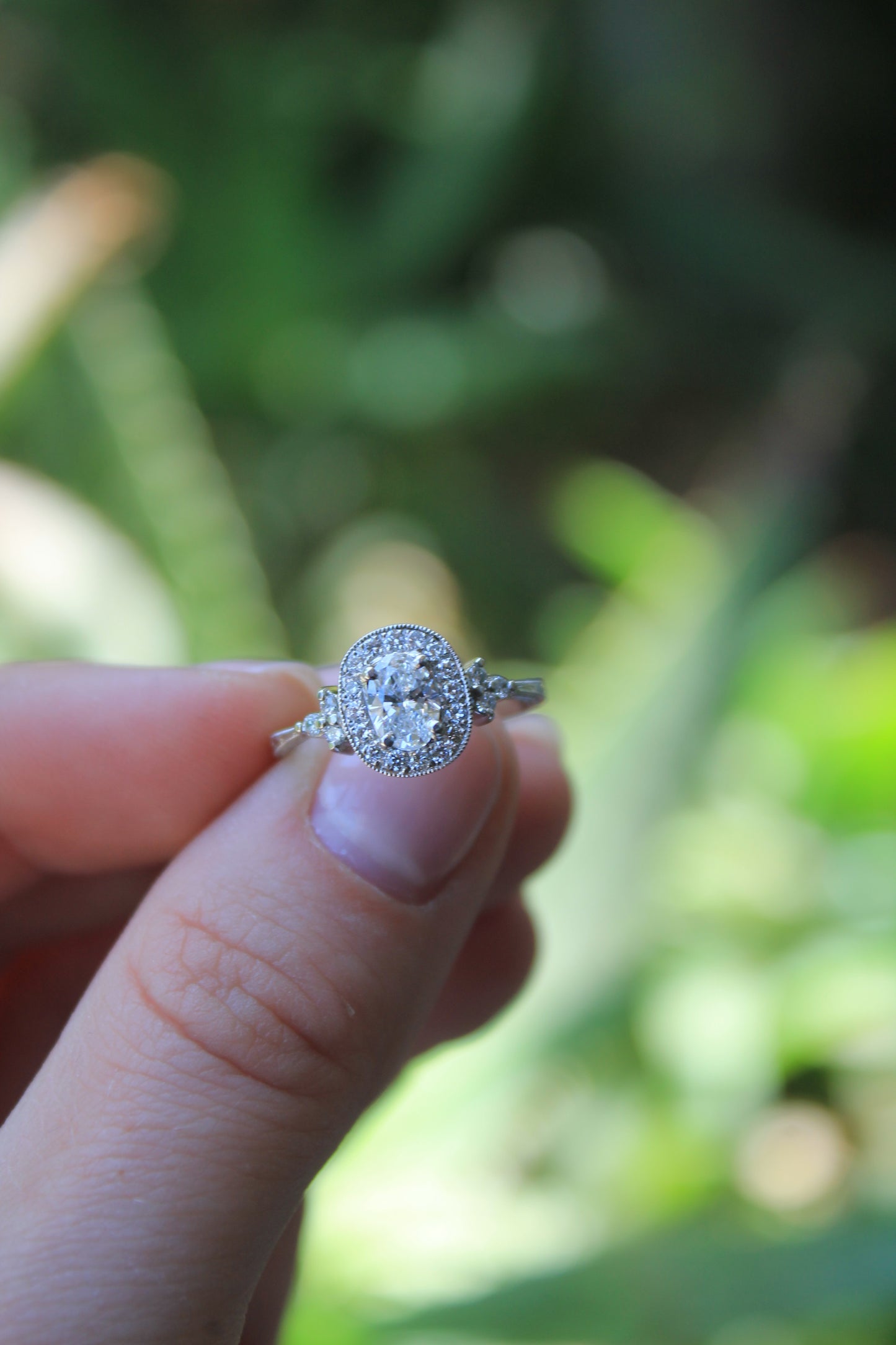 Anillo hecho a mano, platino y diamantes