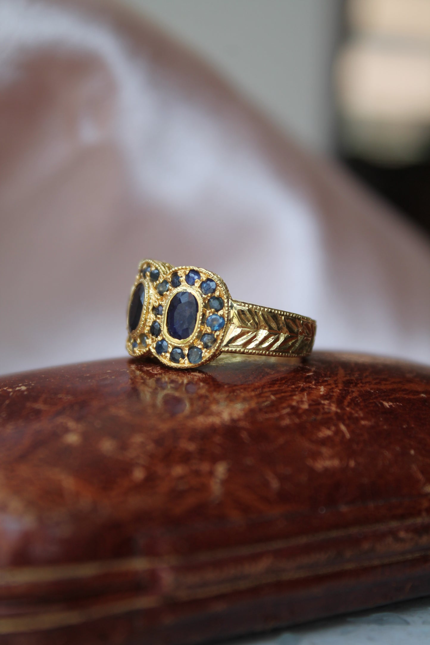 Anillo plata 925 enchapado en oro y zafiro