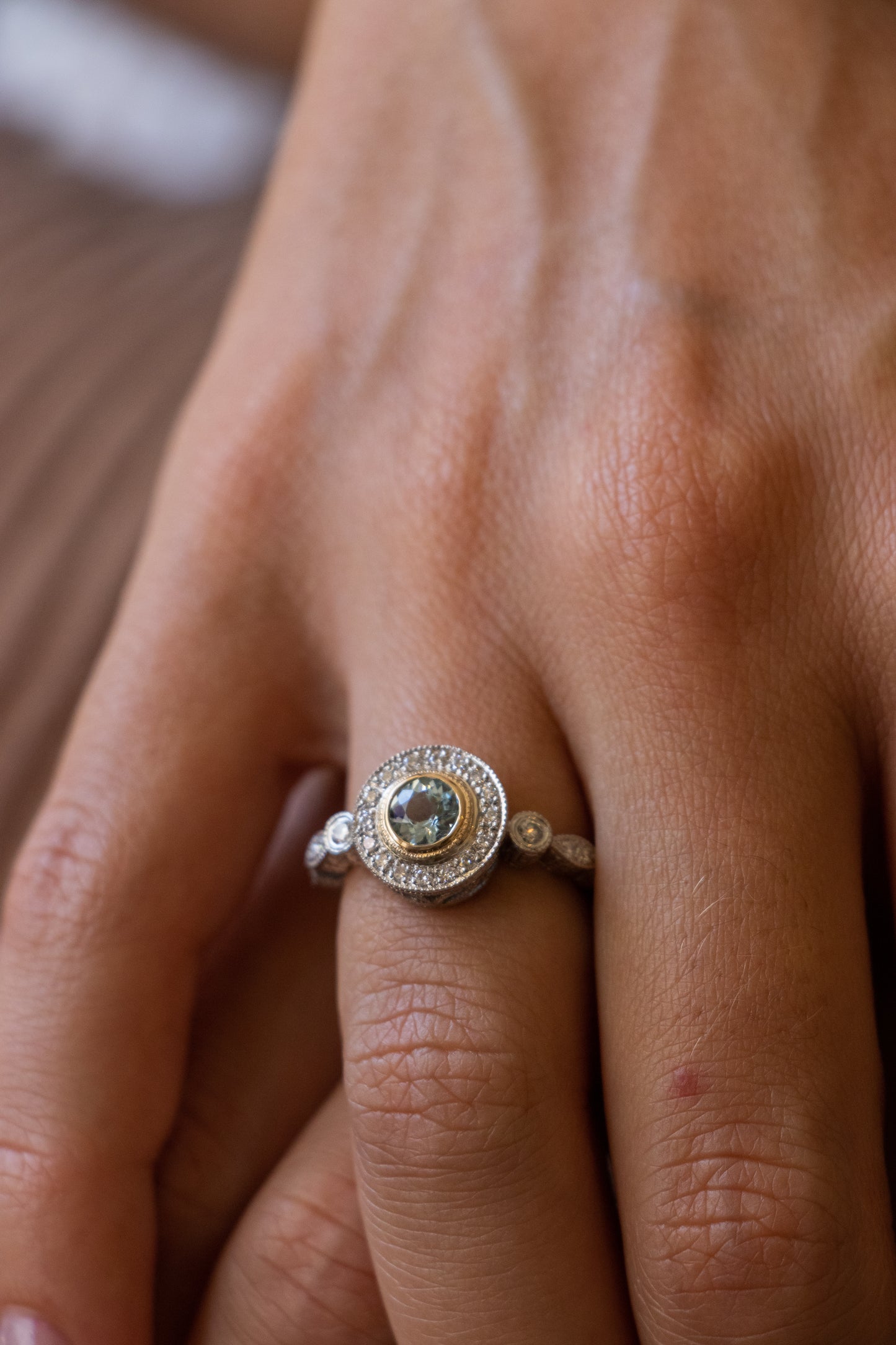 Anillo a pedido, hecho a mano, platino, oro amarillo, aguamarina y brillantes.