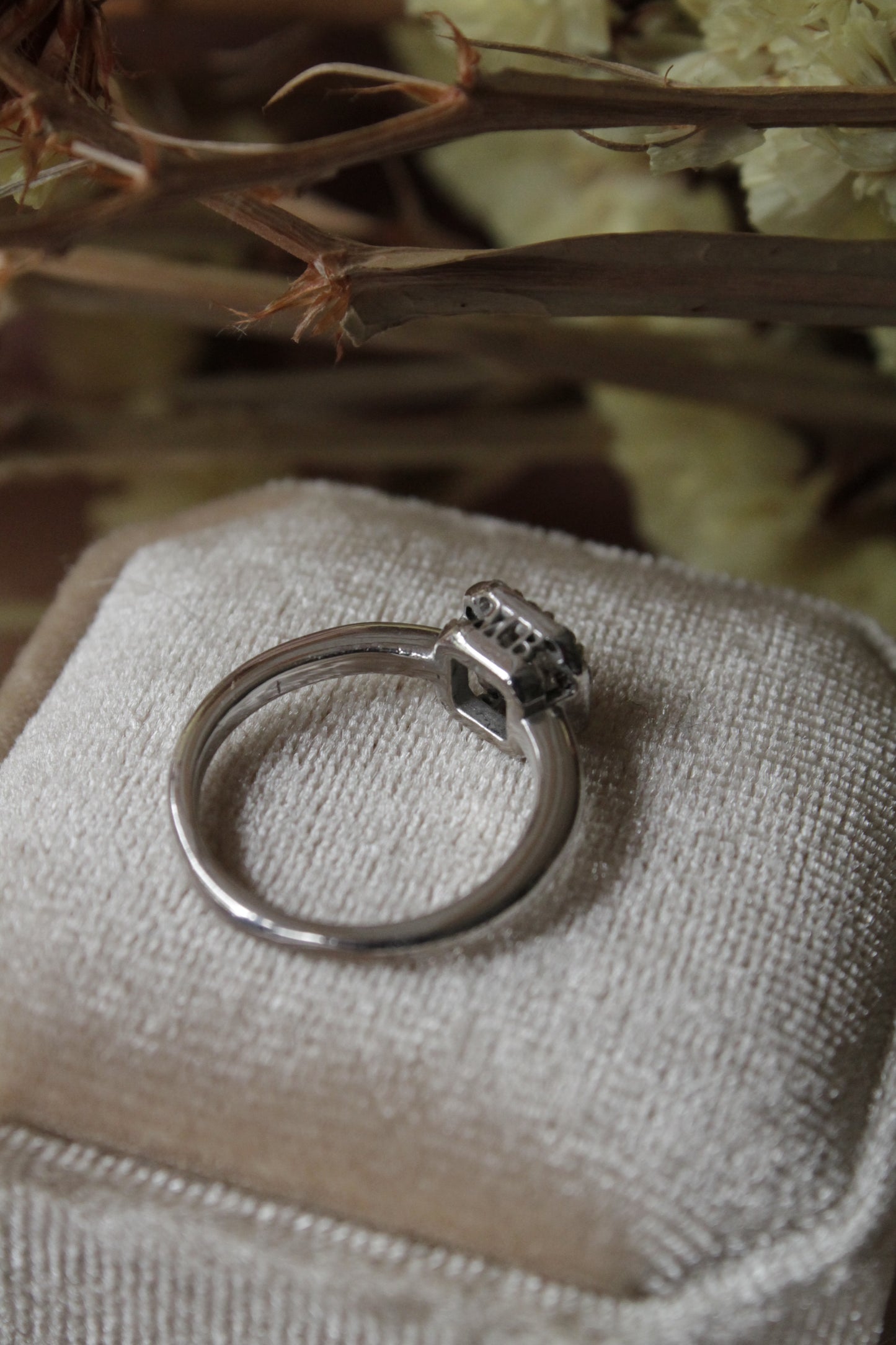 Anillo halo plata 925, aguamarina y zirconitas