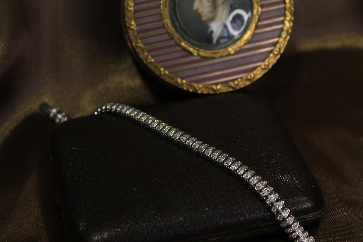 Pulsera europea modelo "tennis", oro blanco y brillantes
