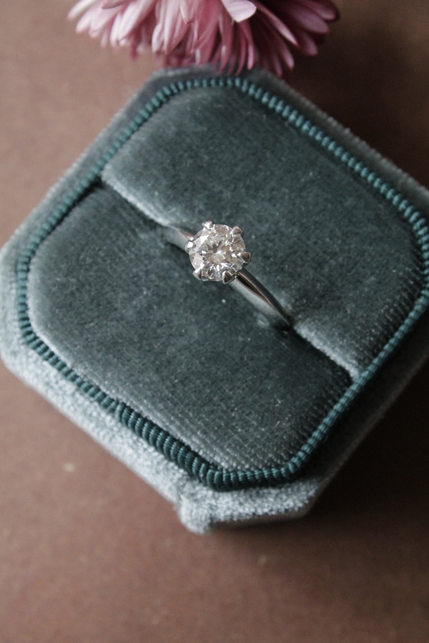 Anillo solitario oro blanco