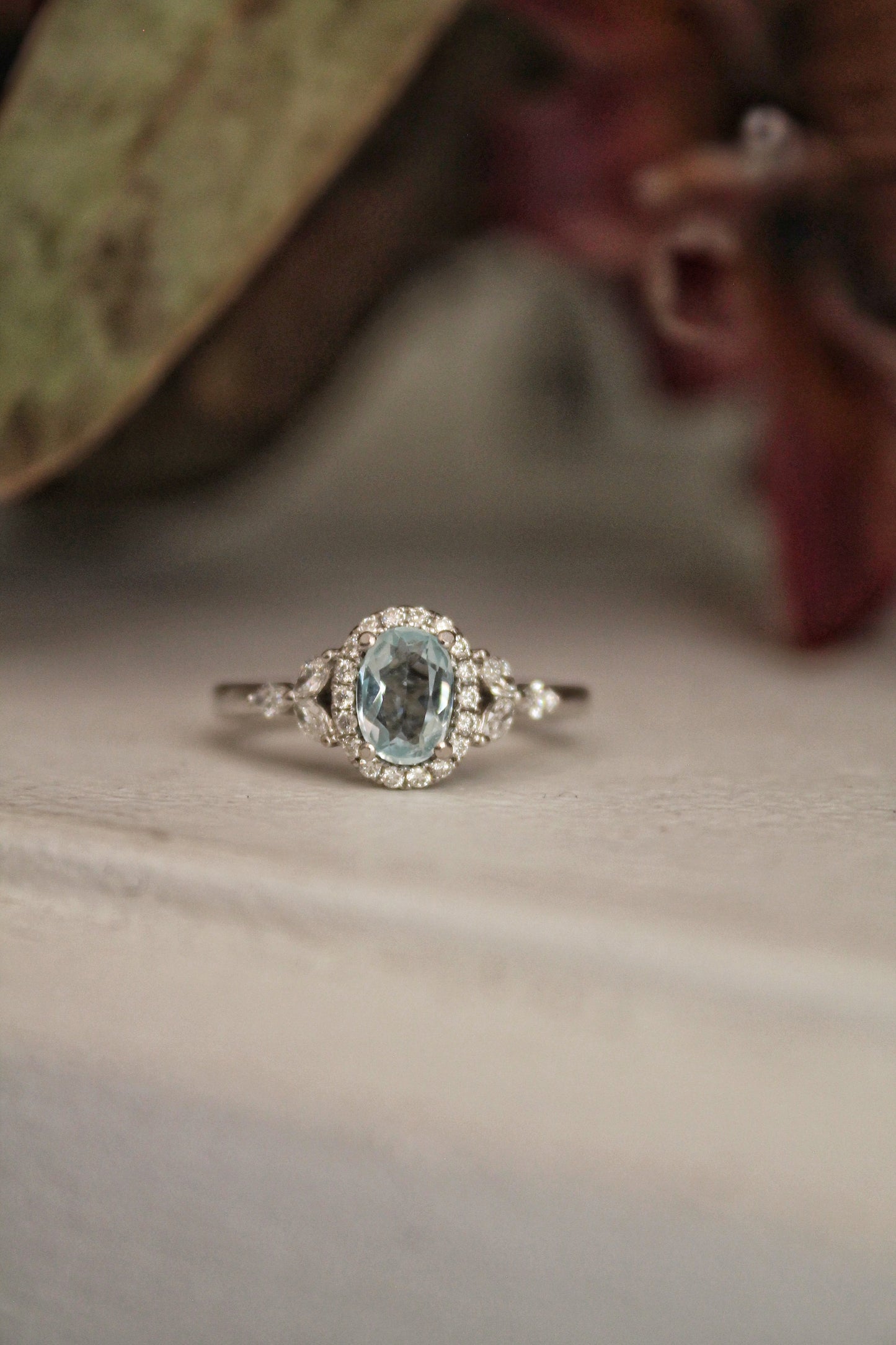 Anillo oro blanco, aguamarina y brillantes