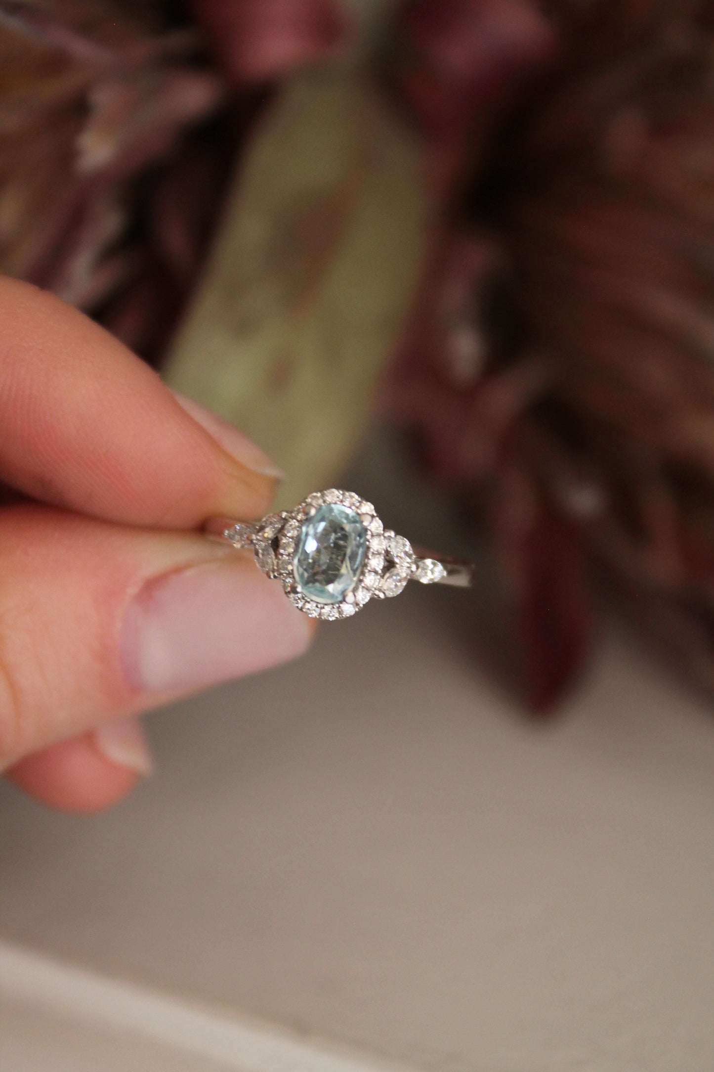 Anillo oro blanco, aguamarina y brillantes