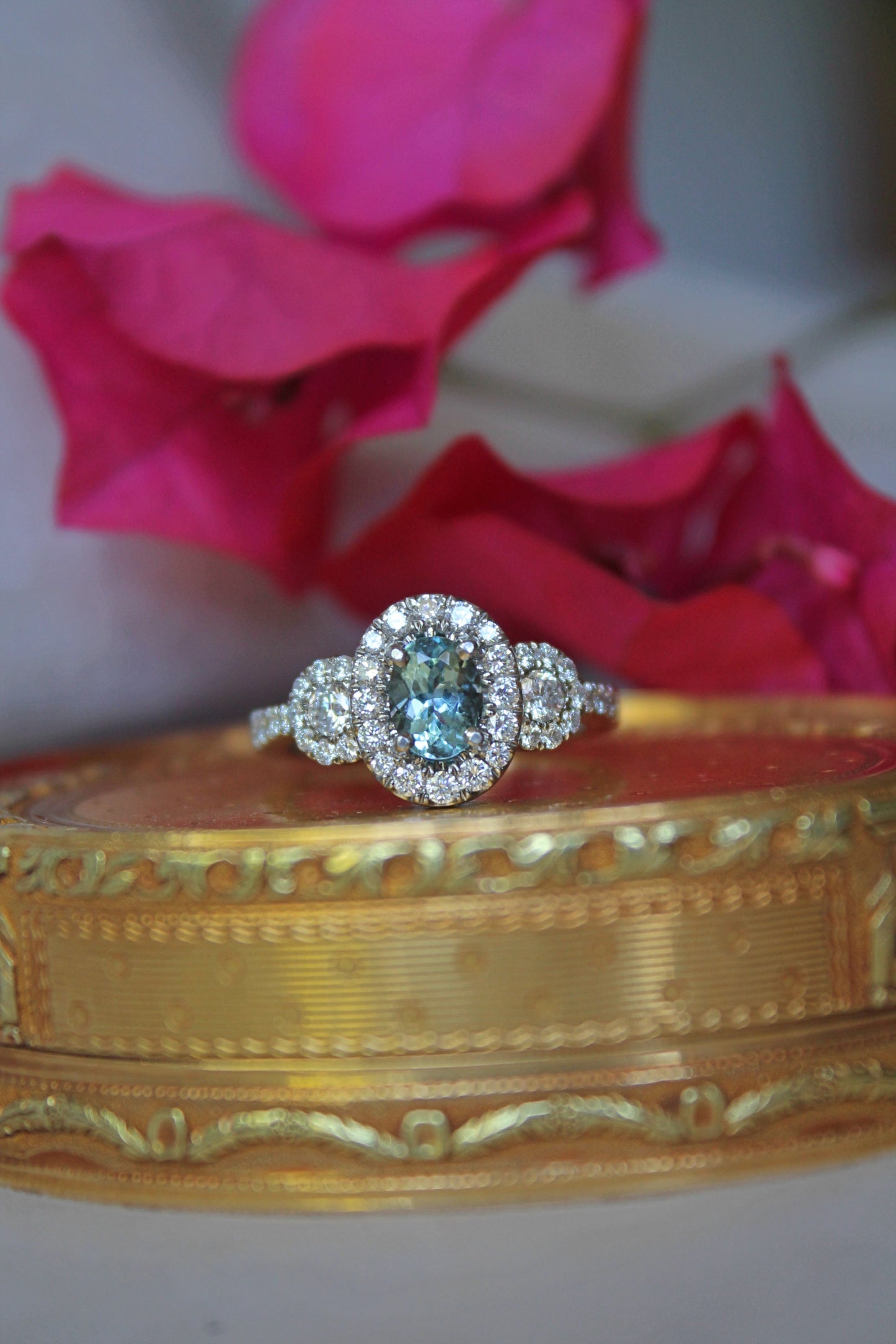 Anillo oro blanco, aguamarina y brillantes