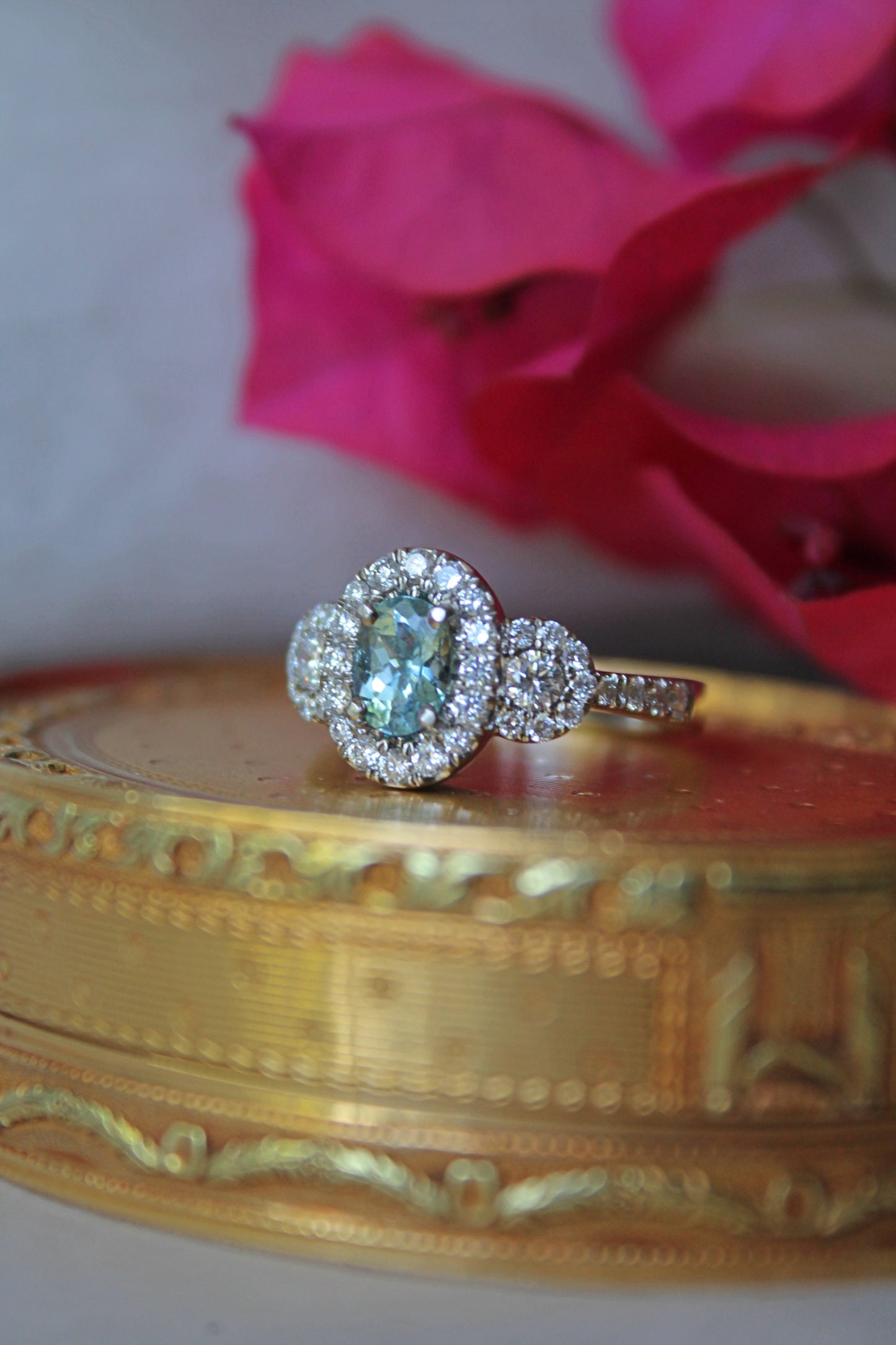 Anillo oro blanco, aguamarina y brillantes