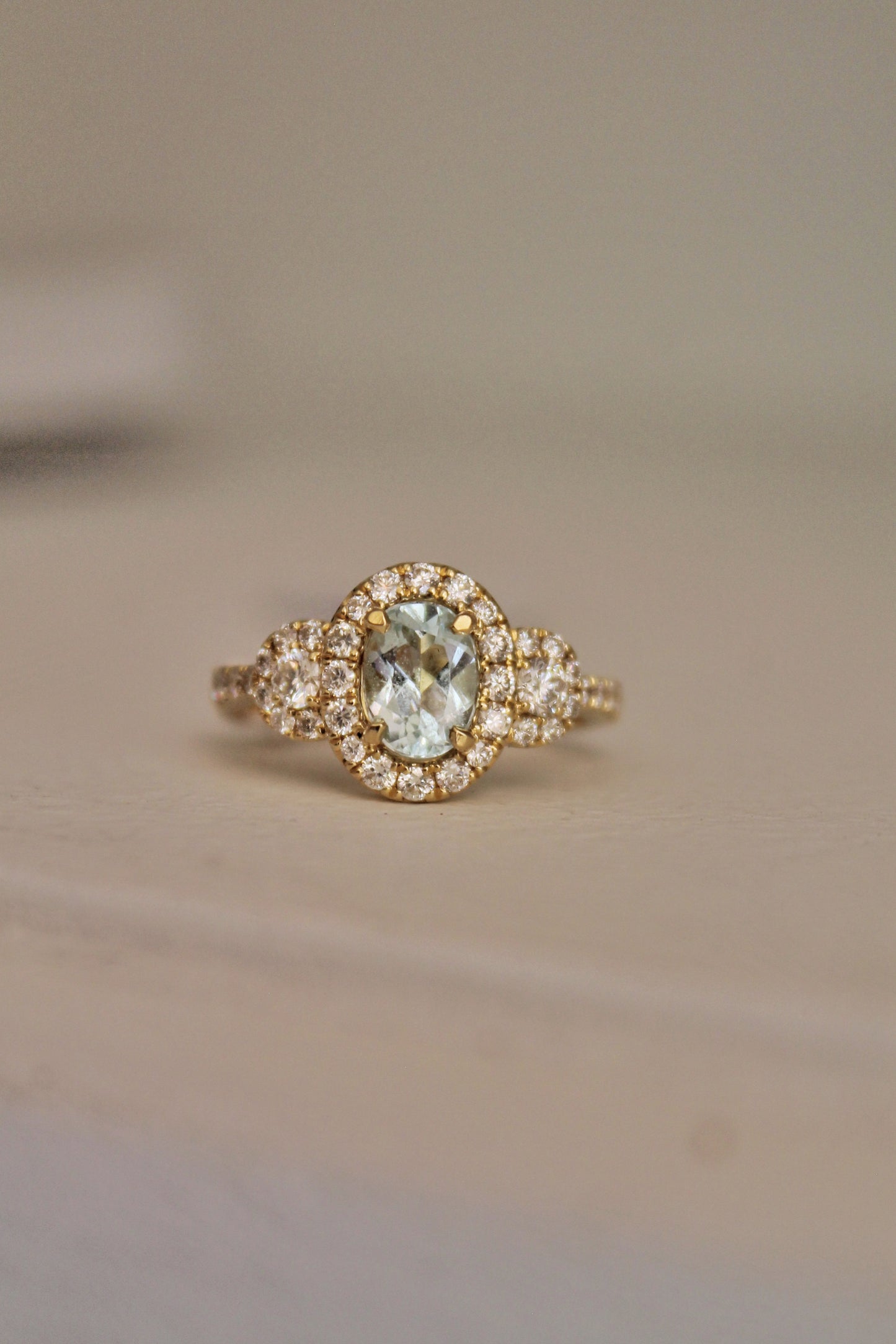 Anillo oro amarillo, aguamarina y brillantes
