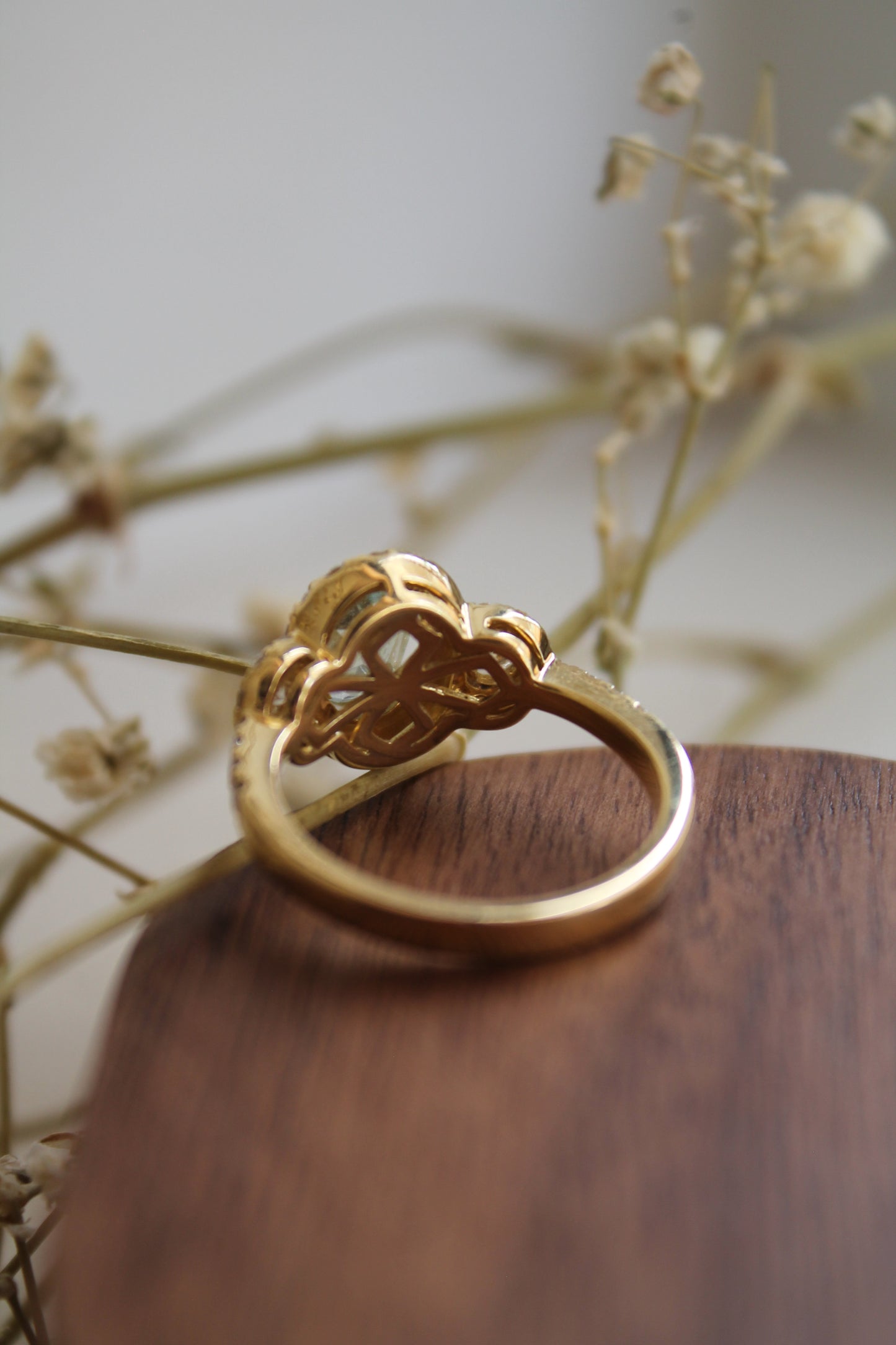 Anillo oro amarillo, aguamarina y brillantes